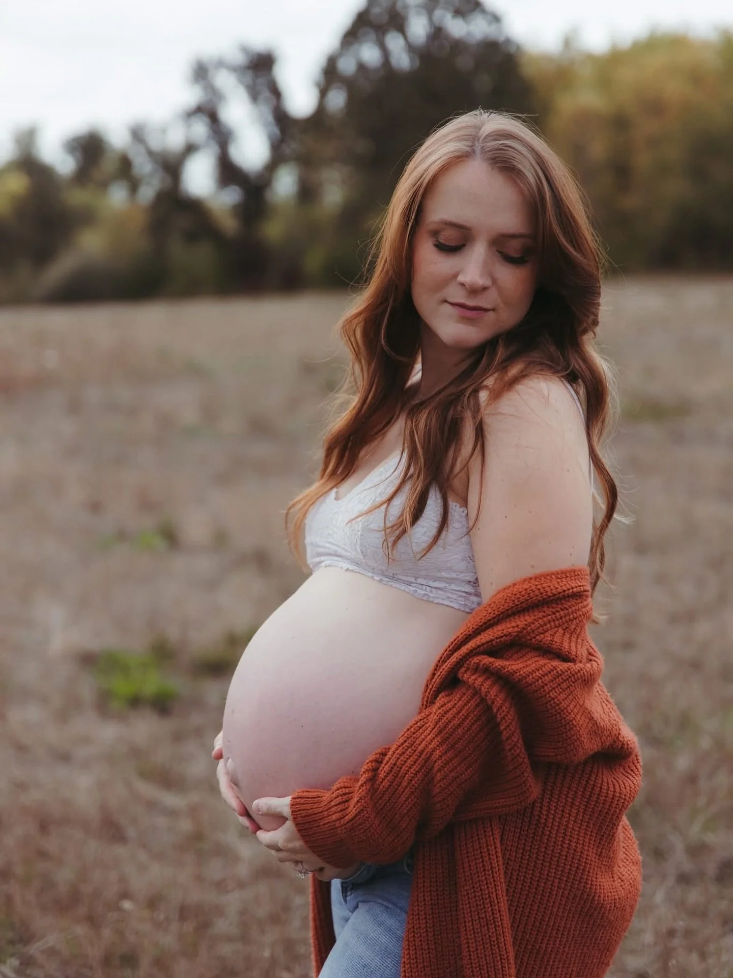 ✨ Sneak Peek! ✨
Last night&rsquo;s maternity session was pure magic! This beautiful mama is glowing as she gets ready to welcome twins, and big sister could not be more excited to meet her new baby siblings. 💕👶👶
I absolutely loved the fall colors 