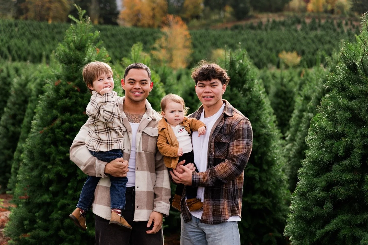 Who&rsquo;s ready for this year&rsquo;s Christmas Minis? 
We&rsquo;ll have a few new additions to this year decor! Who&rsquo;s excited? $125 for 15 minutes. 5 images. I&rsquo;m also having a full gallery sale for $80! Only available at time of bookin