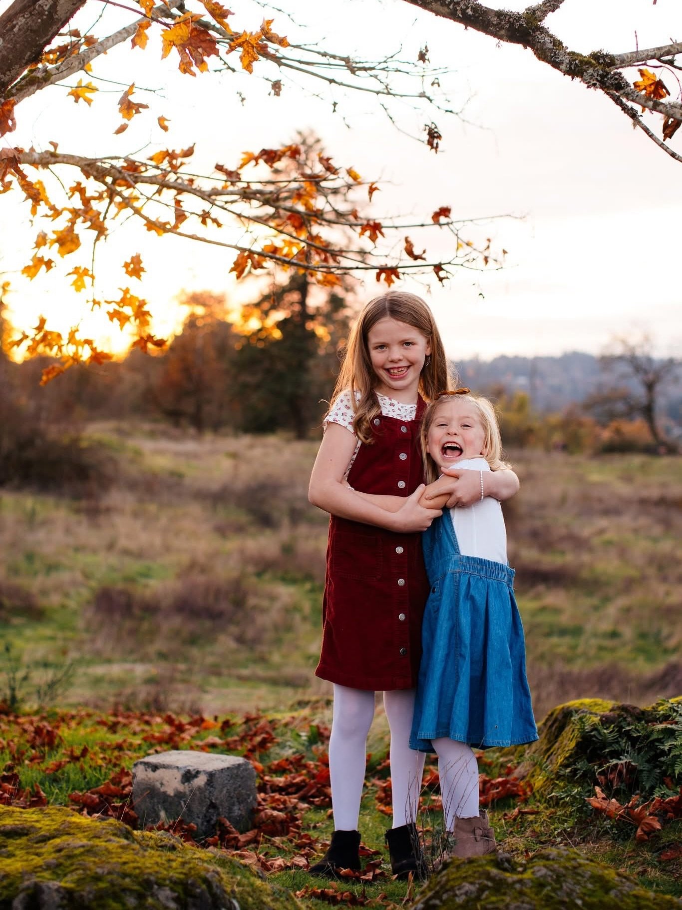 Sneak peek time ✨
This sweet family showed up with four wonderfully rambunctious kiddos &mdash; and honestly, that energy is what made the photos perfect. Real laughter, real chaos, real love&hellip; my favorite combo. And Im not just saying that. 

