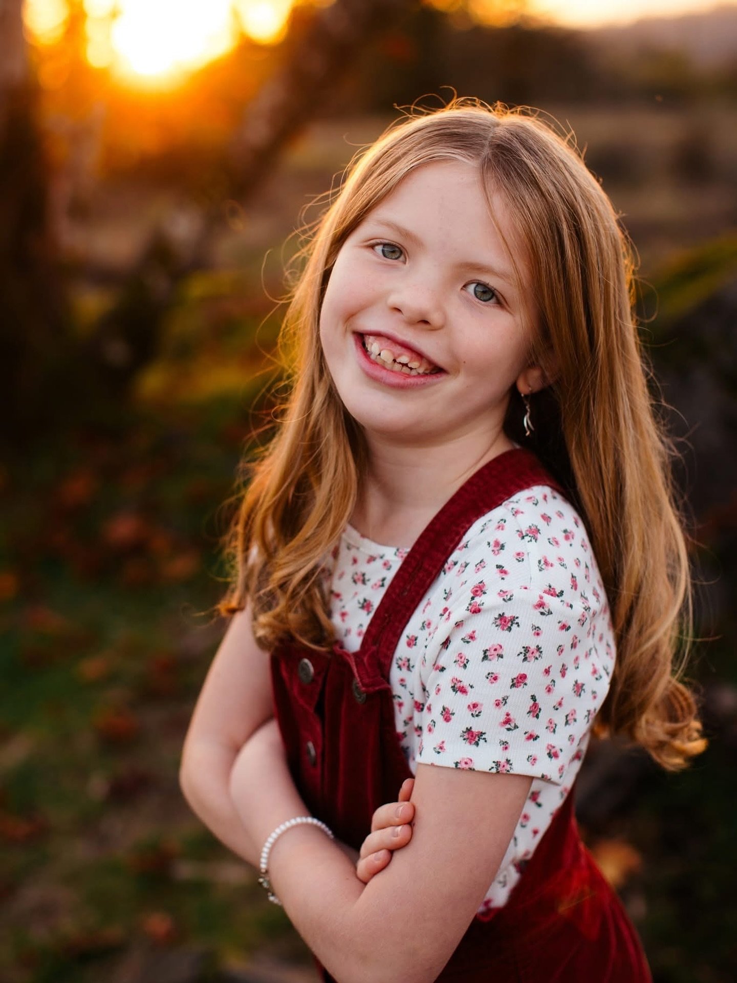 Sneak peek time ✨
This sweet family showed up with four wonderfully rambunctious kiddos &mdash; and honestly, that energy is what made the photos perfect. Real laughter, real chaos, real love&hellip; my favorite combo. And Im not just saying that. 

