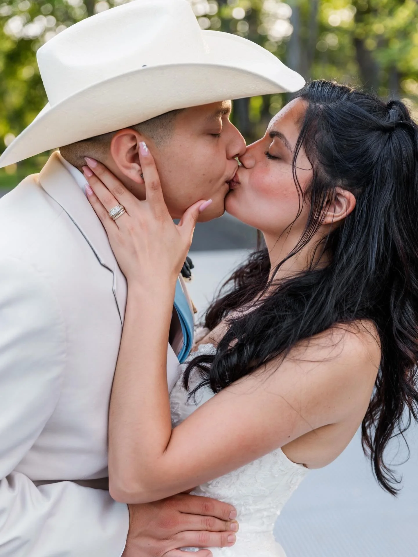 A little wedding sneak peek for the sweetest couple 🤍✨
Getting to photograph their engagement session and now their wedding day has been so special. They are surrounded by the most amazing family, incredible friends, and celebrated at the most aweso