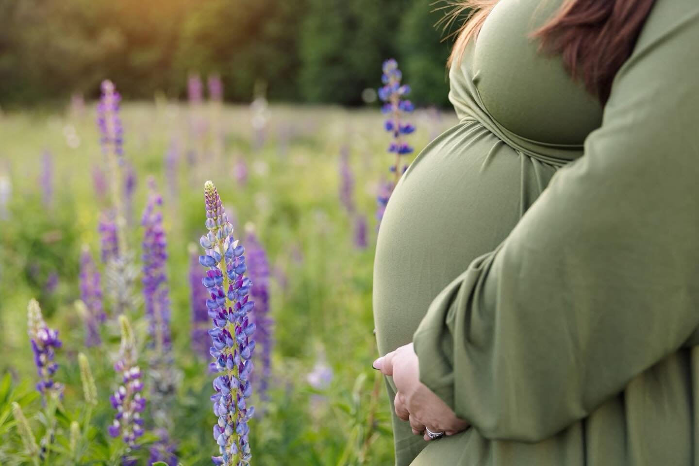 This maternity session was an absolute dream 🌸🤍
As they prepare to welcome their first baby, we spent the evening surrounded by beautiful blooms that couldn&rsquo;t have been a more perfect fit for their little one&rsquo;s sweet floral-inspired nam