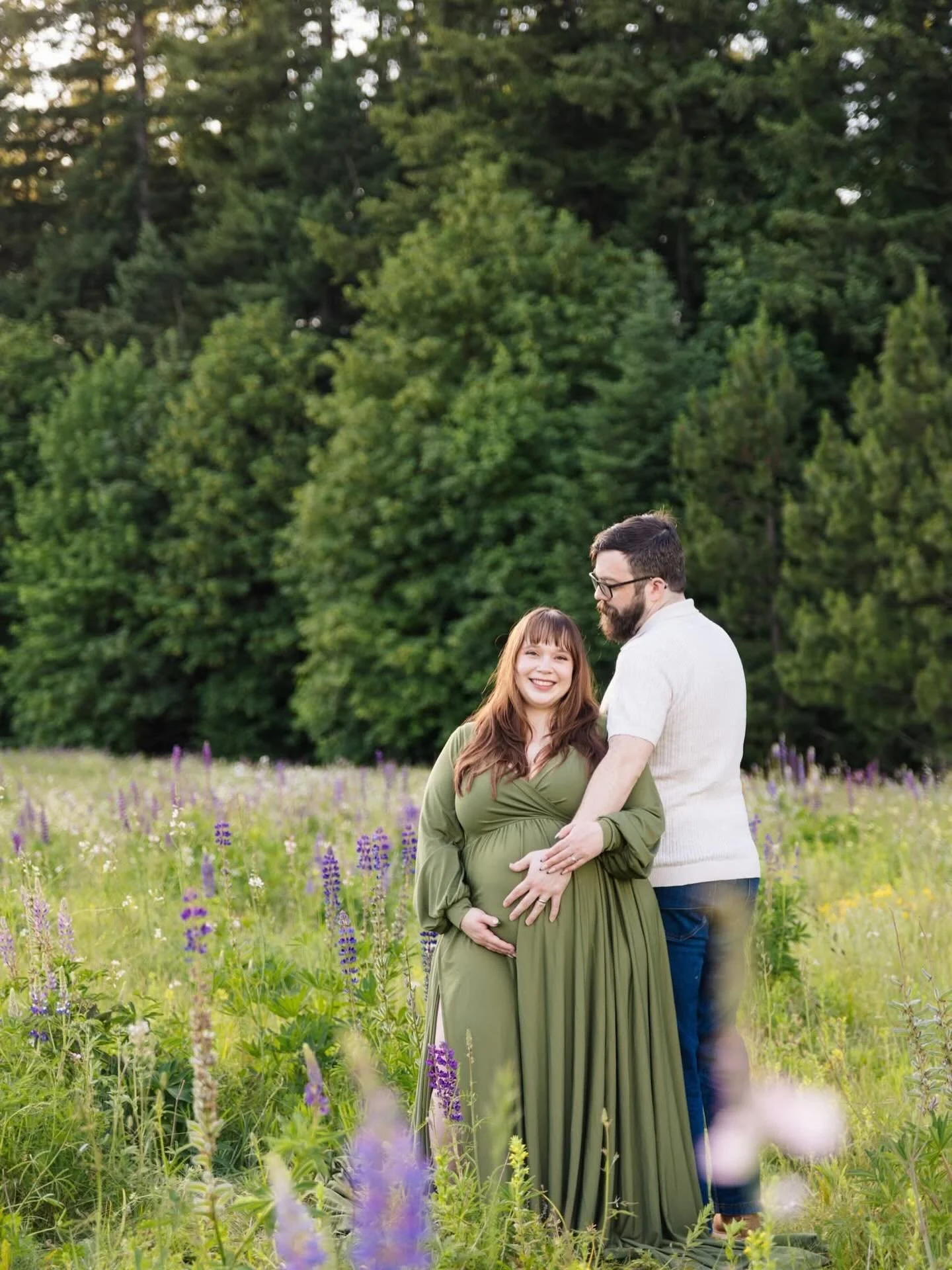 This maternity session was an absolute dream 🌸🤍
As they prepare to welcome their first baby, we spent the evening surrounded by beautiful blooms that couldn&rsquo;t have been a more perfect fit for their little one&rsquo;s sweet floral-inspired nam
