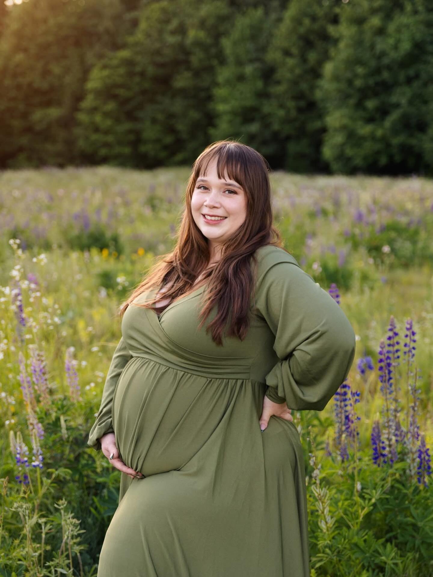 This maternity session was an absolute dream 🌸🤍
As they prepare to welcome their first baby, we spent the evening surrounded by beautiful blooms that couldn&rsquo;t have been a more perfect fit for their little one&rsquo;s sweet floral-inspired nam