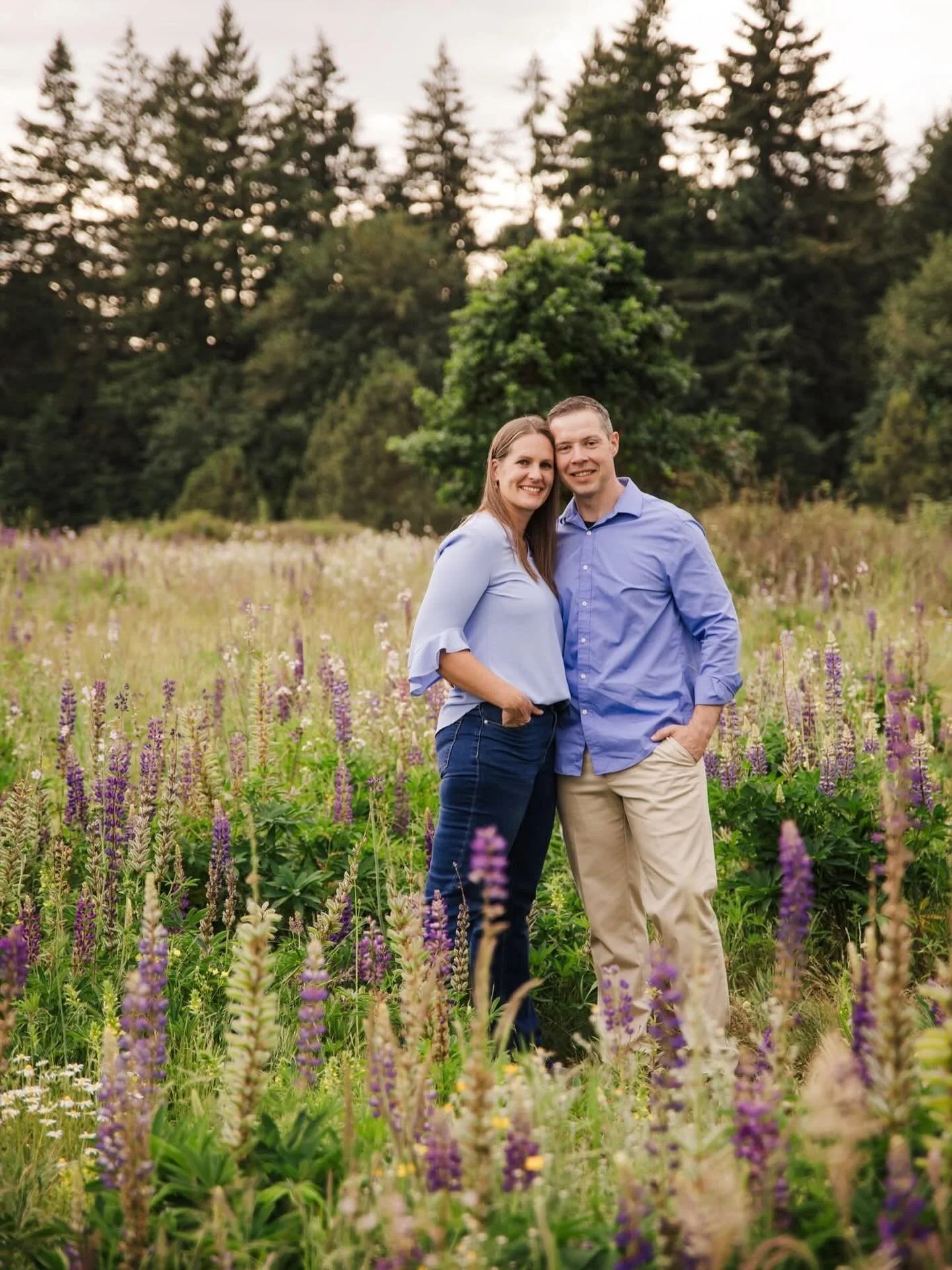This field has my whole heart right now 🪻✨
I had the best time hanging out with this sweet family of four! These two girls kept me laughing the entire session with their silly personalities and endless energy. Watching families interact naturally an
