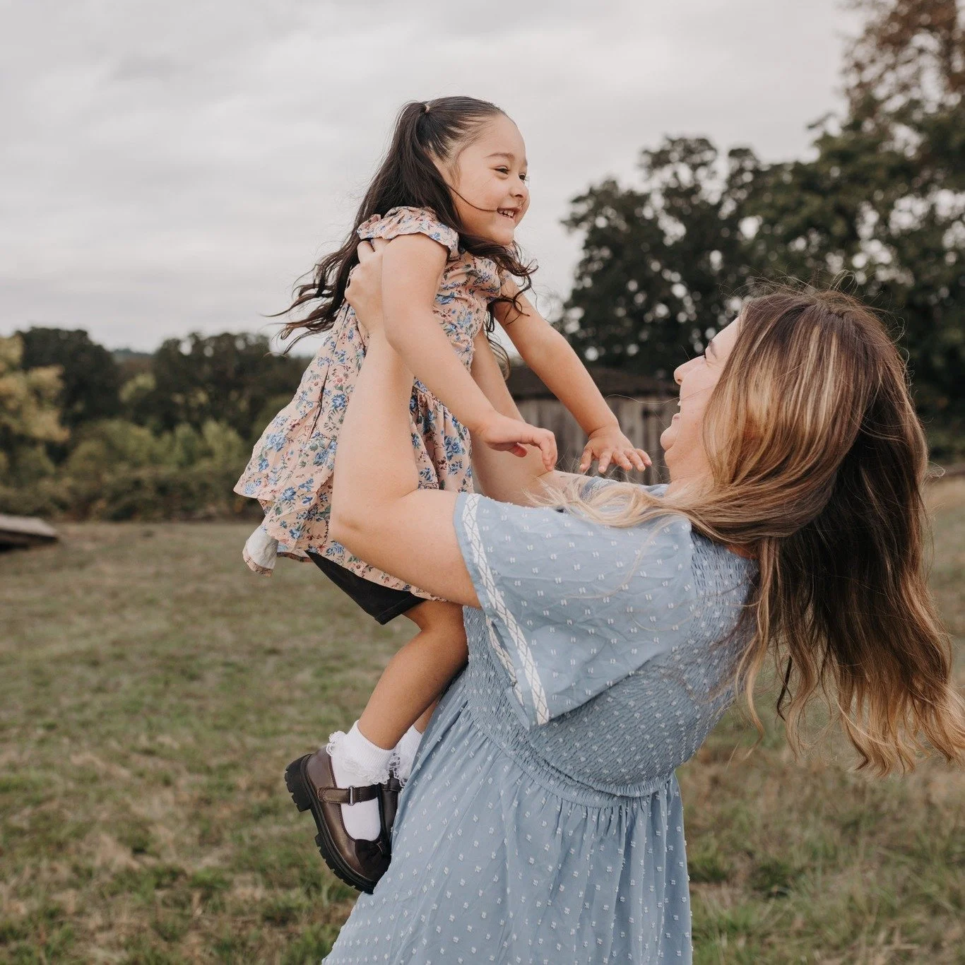 📸 Family Field Session
These two adorable girls, their mom and dad, and ALL the sweet family moments in between. 🥰
I&rsquo;ve had the absolute honor of photographing this family through so many of their big milestones&mdash;and I love that I get to