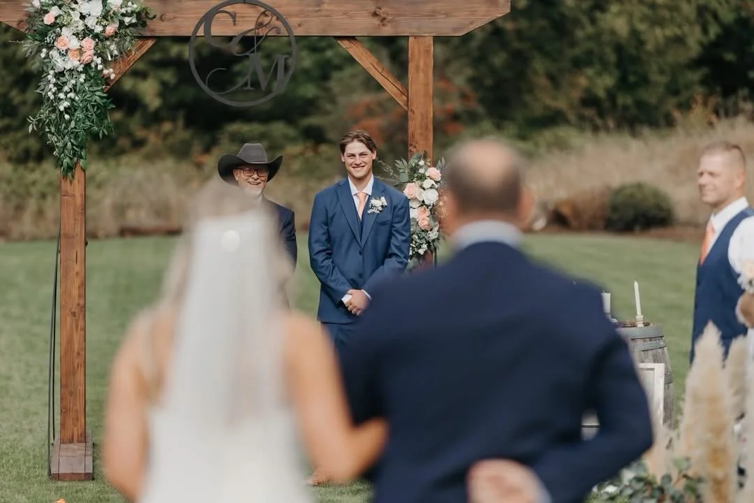 💍 Just a Little Wedding Sneak Peek&hellip;
I couldn&rsquo;t wait to share a tiny peek from this beautiful day! 🥹✨
So much love, so many happy tears, and SO many moments that made me smile behind the camera.

These are just a few of the first images