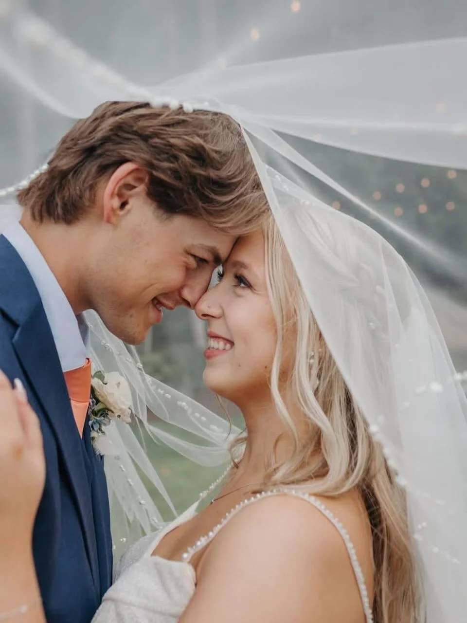 💍 Just a Little Wedding Sneak Peek&hellip;
I couldn&rsquo;t wait to share a tiny peek from this beautiful day! 🥹✨
So much love, so many happy tears, and SO many moments that made me smile behind the camera.

These are just a few of the first images