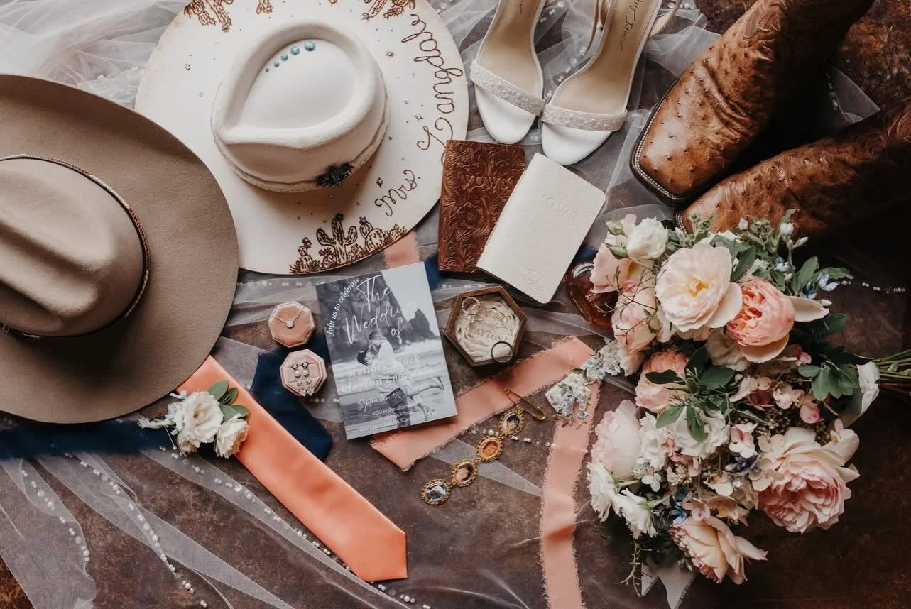 💍 Just a Little Wedding Sneak Peek&hellip;
I couldn&rsquo;t wait to share a tiny peek from this beautiful day! 🥹✨
So much love, so many happy tears, and SO many moments that made me smile behind the camera.

These are just a few of the first images