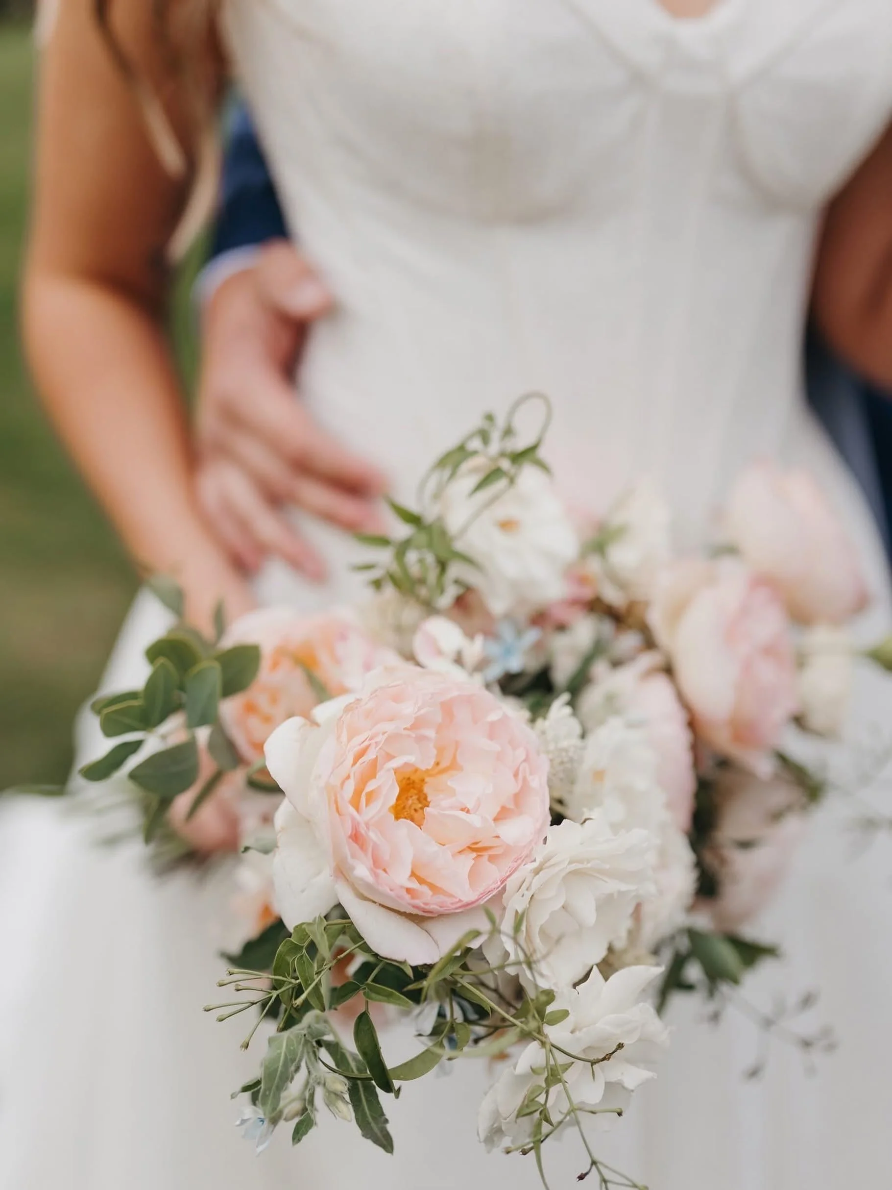 💍 Just a Little Wedding Sneak Peek&hellip;
I couldn&rsquo;t wait to share a tiny peek from this beautiful day! 🥹✨
So much love, so many happy tears, and SO many moments that made me smile behind the camera.

These are just a few of the first images