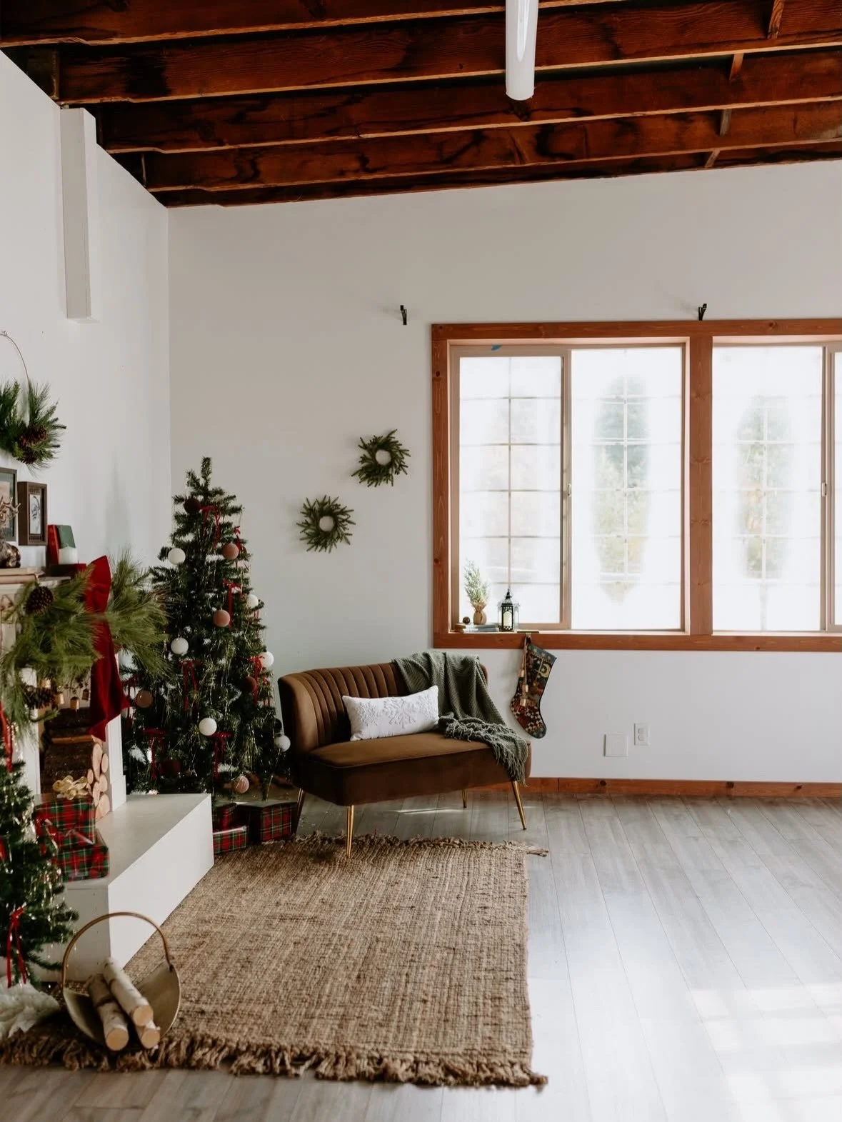 2026 Christmas minis! 2 days only! Booking link in bio. 
Nov 7th Christmas Tree Farm Minis: outdoor farm in Estacada. $250 15 minutes, 5 images. Earlybird discount still active. Use EB2026
Nov 14th Indoor Studio Minis: studio in Oregon City. $250 15 