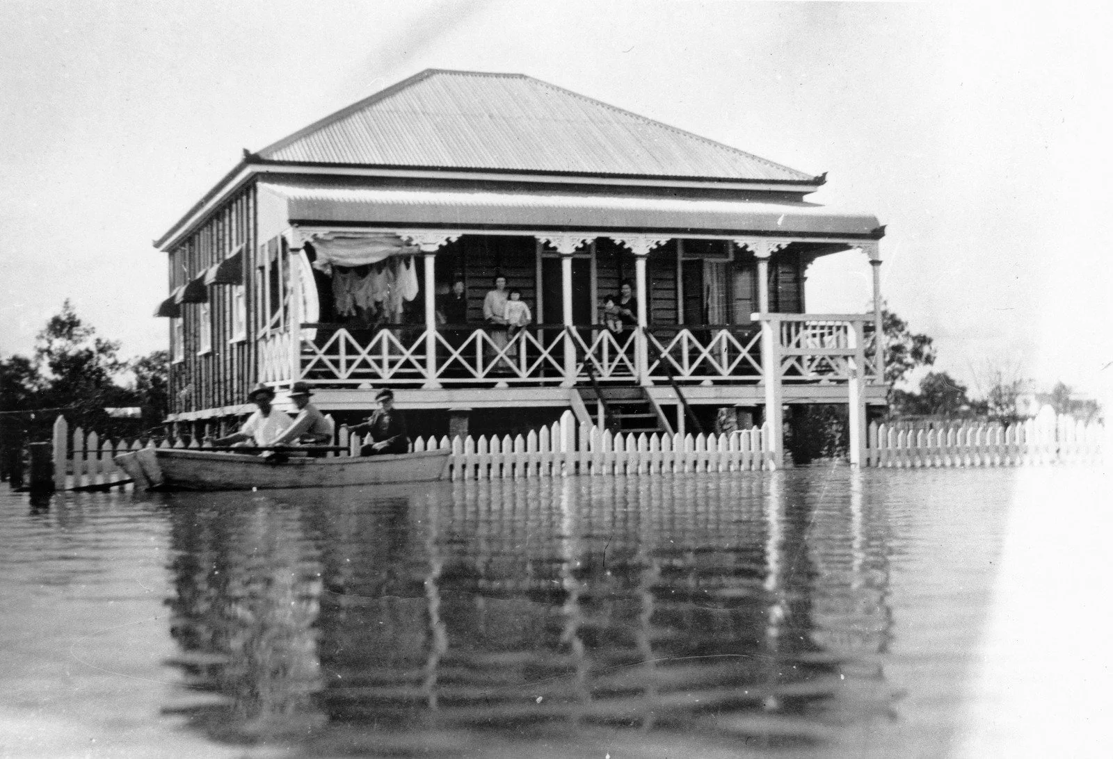 Flood resilient buildings