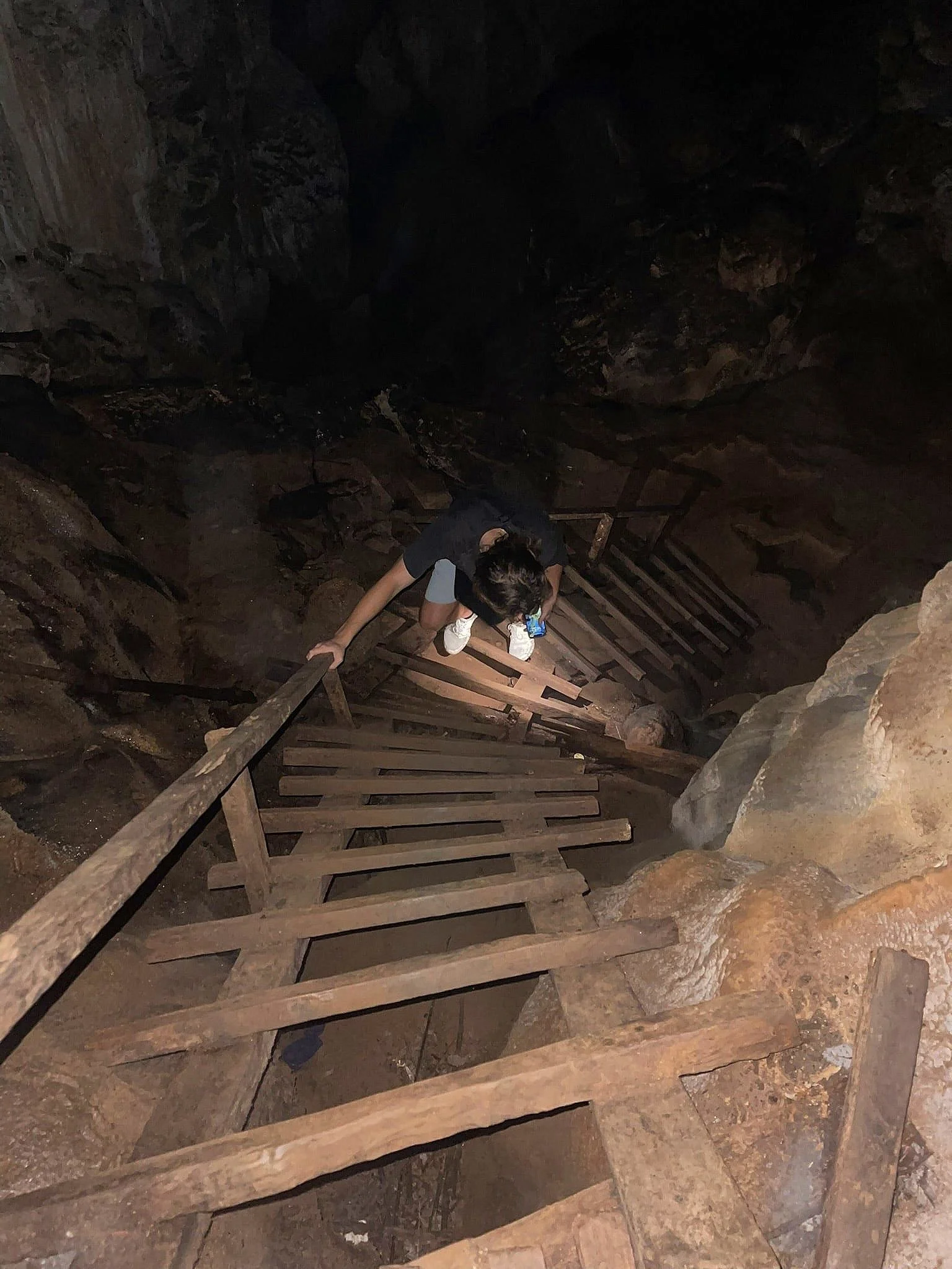 Climbing-down-5-day-laos-itinerary