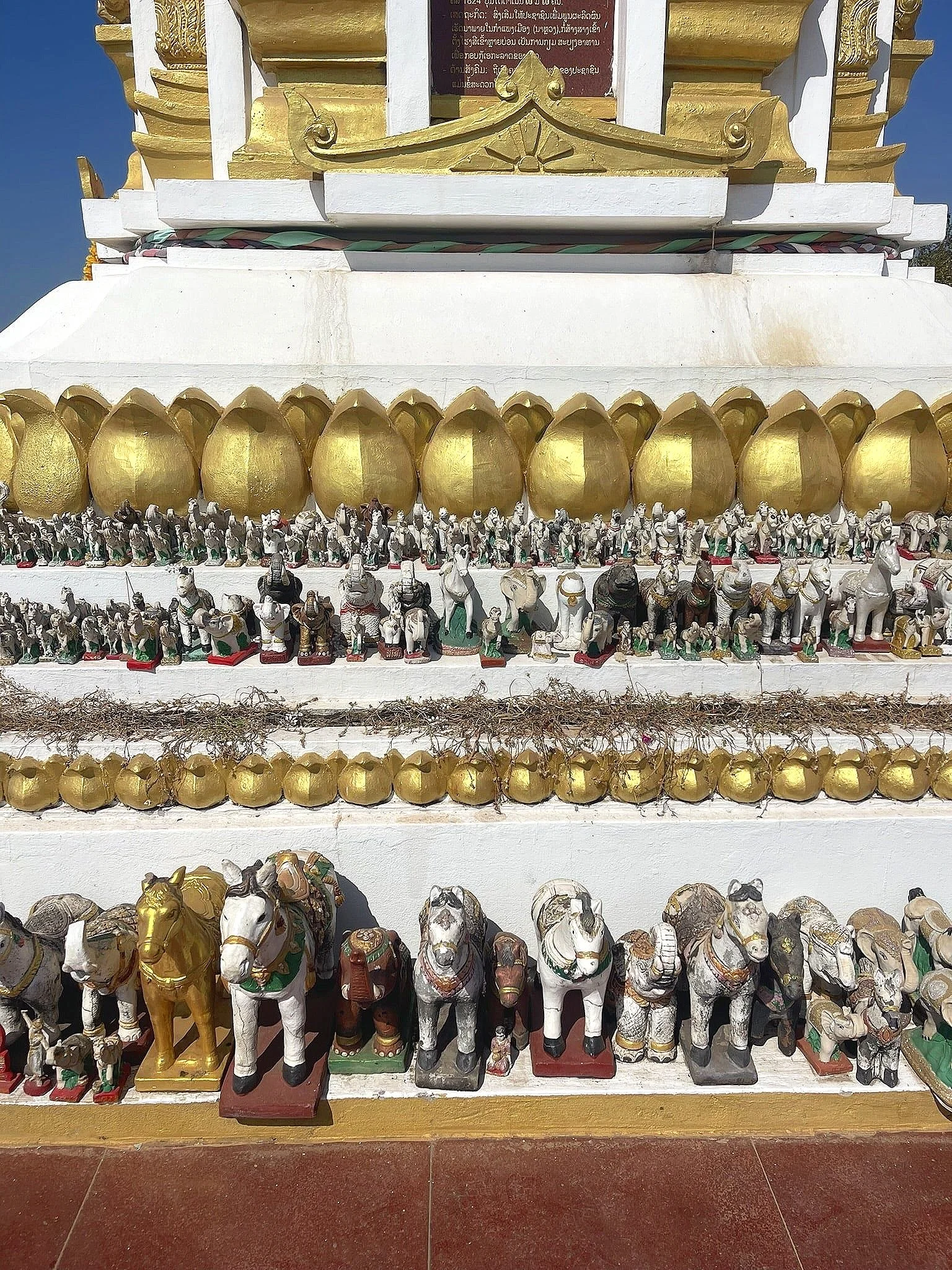 Small-trinkets-One-Day-in-Vientiane