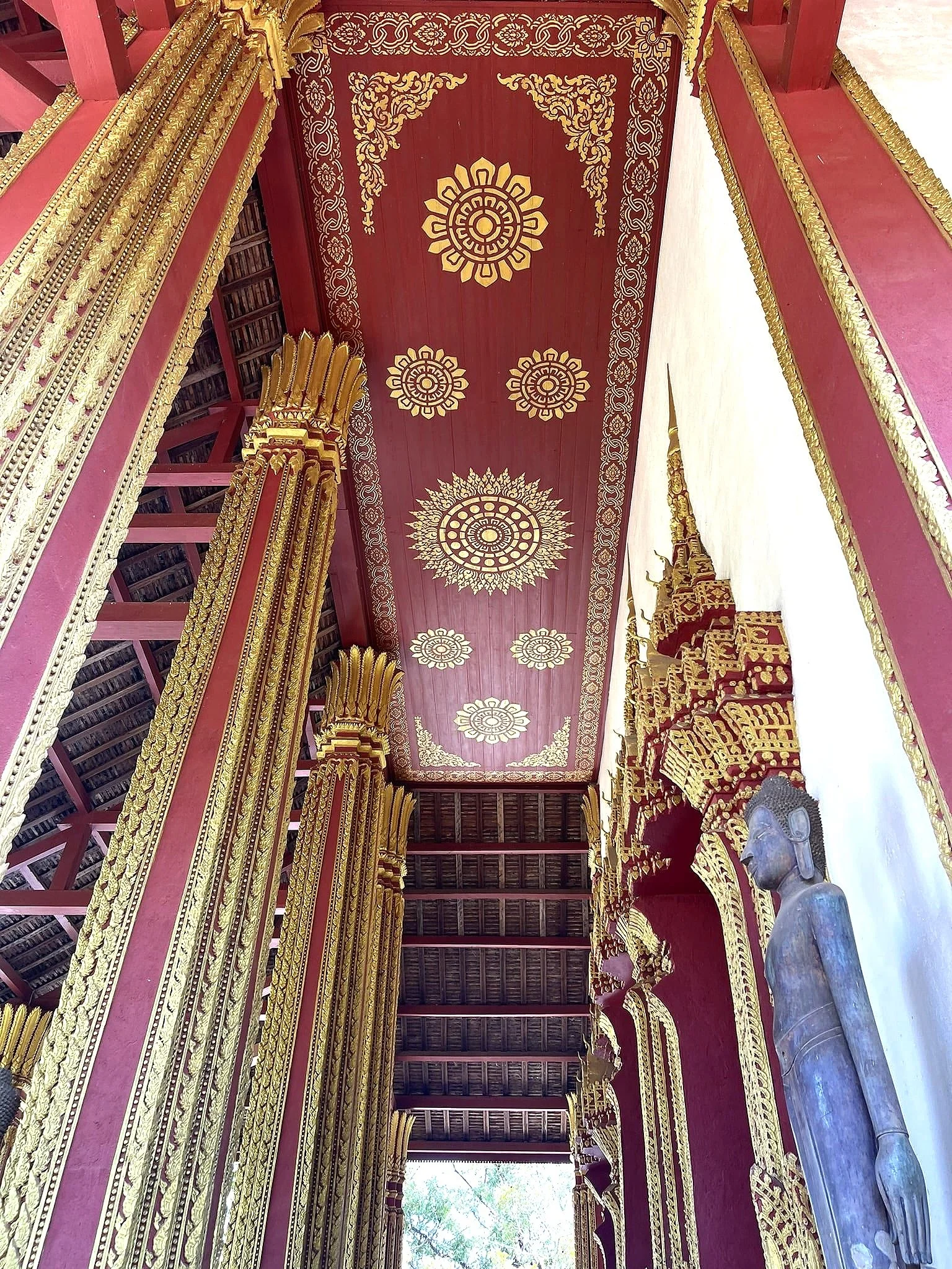 Inside-Temple-One-Day-in-Vientiane