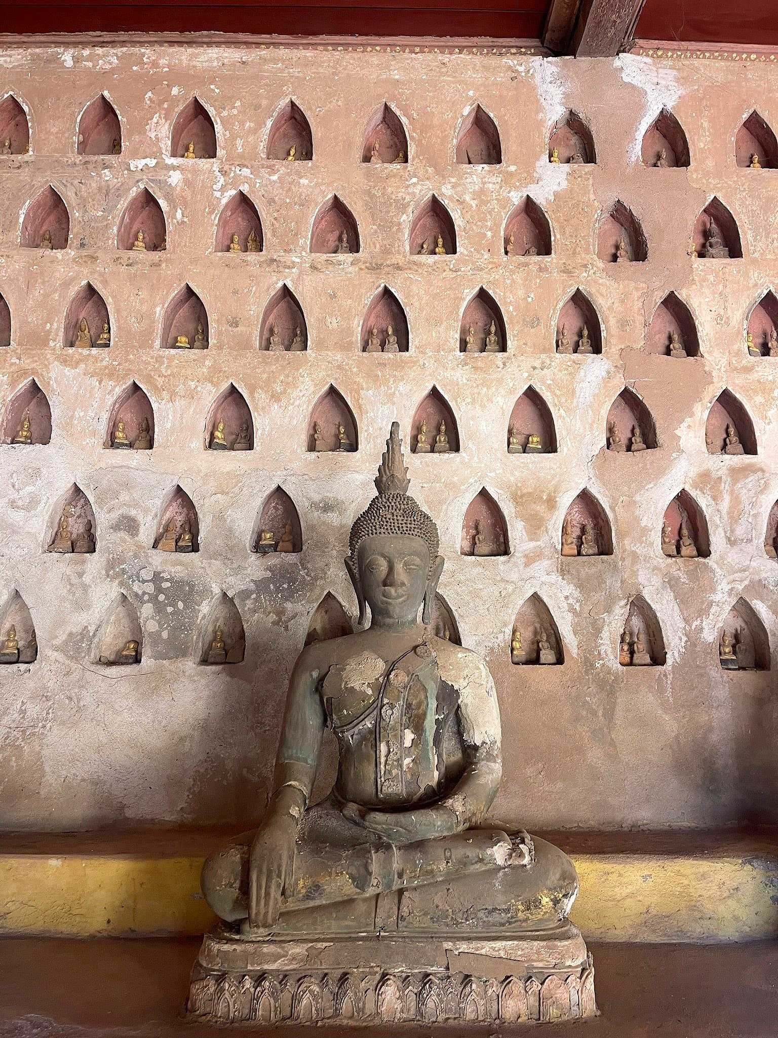 Inside-Temple-One-Day-in-Vientiane
