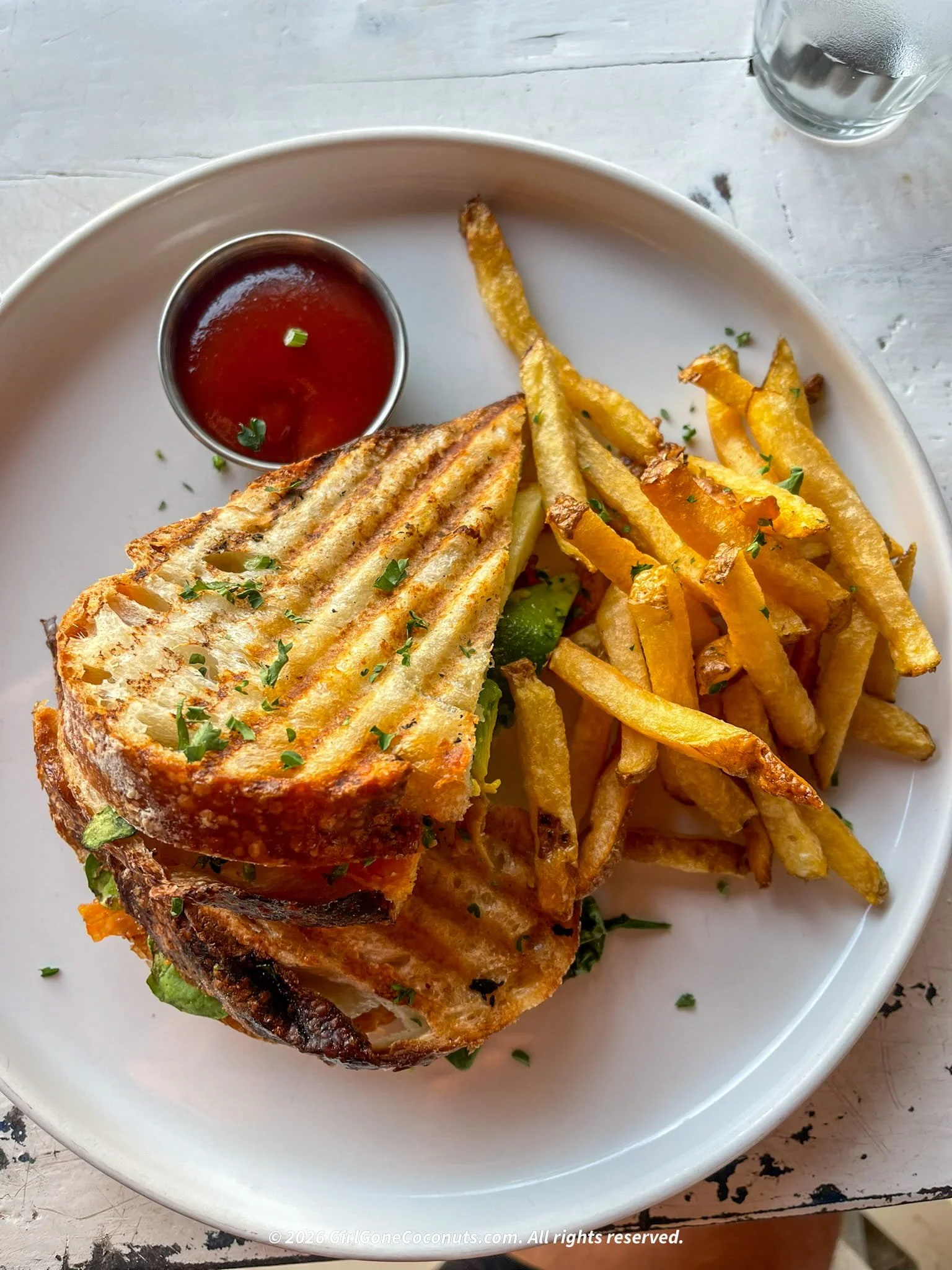 A delicious vegan meal from one of the many delicious restaurants on Nusa Lembongan.