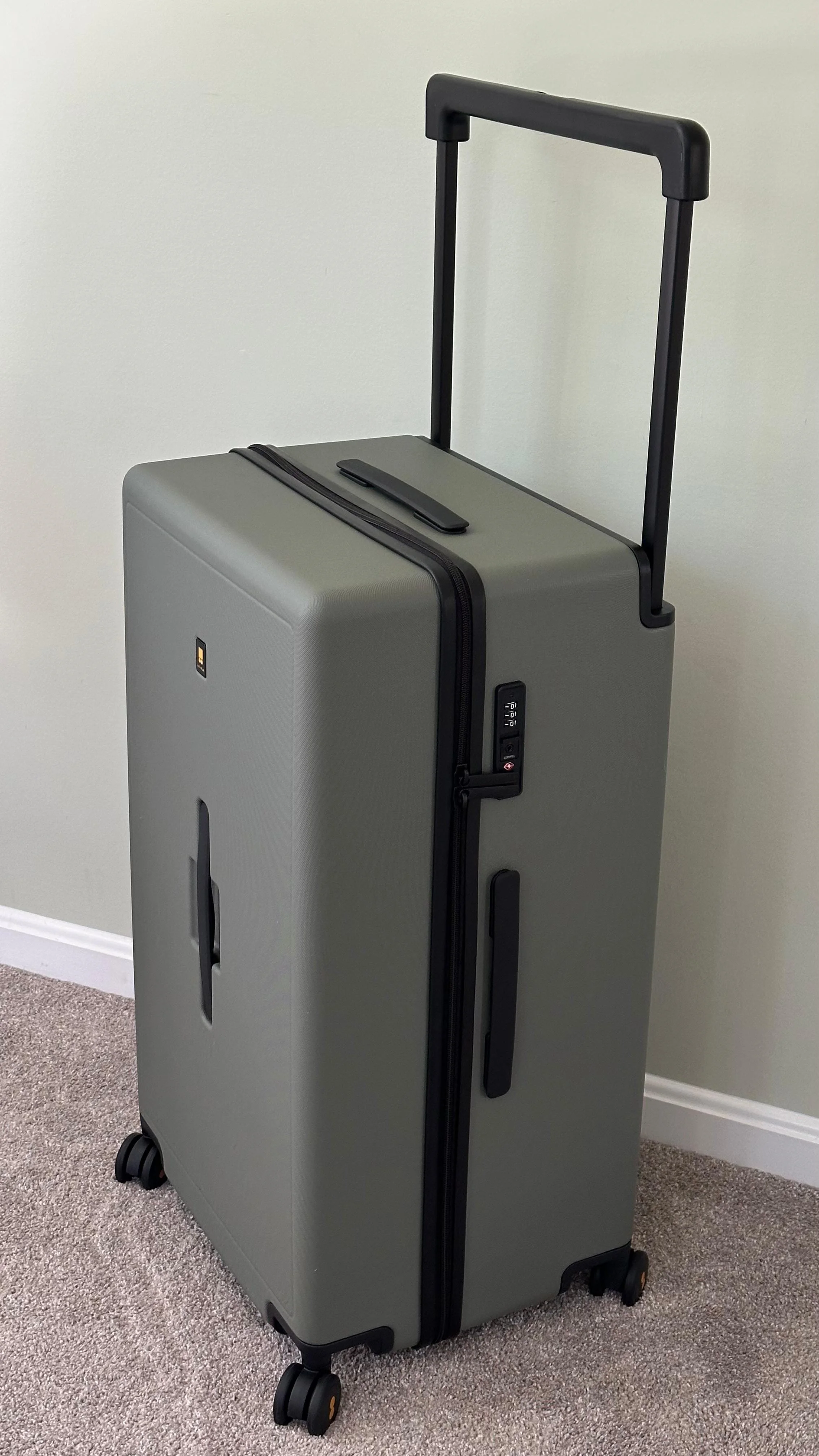 Level8 Voyageur 28'' Review: Is It the Best Checked Luggage for Long-Haul Travel?