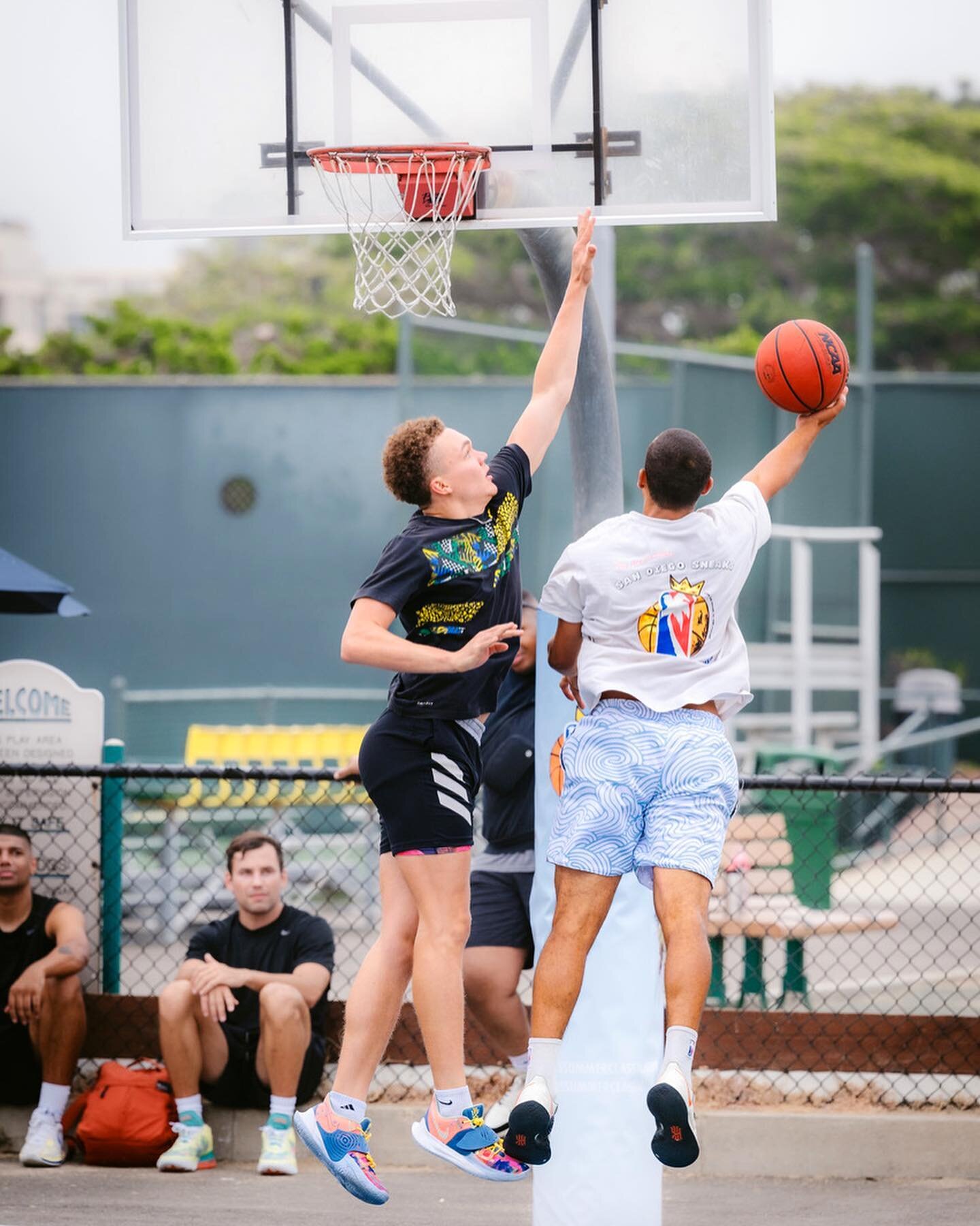 16 Teams battling for 1 Crown 👑 tag someone that you want to see represented at this year&rsquo;s #SneaksSummerClassic 🏀🏁

#5thAnnual #BasketballTournament #CommunityEvent #5on5 #Basketball #SanDiego