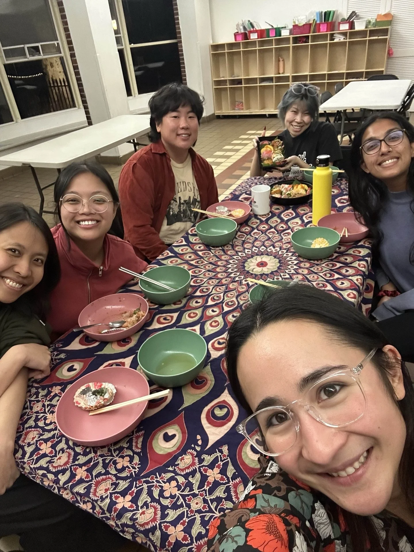 明けましておめでとうございます🙂&zwj;↕️🎍
Last Thursday, six volunteers cooked Osechi Ryōri (traditional Japanese New Years foods) in their own homes &amp; brought them to Old Pine Community Center for a colorful, potluck-styled test kitchen!

Osechi is made up of 
