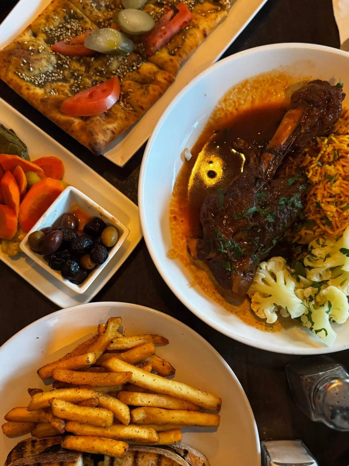 We had a volunteer appreciation dinner at @renatas_kitchen last week 😋 Not only do we love to cook together but we love to eat at some of our favorite local restaurants! 

Renata's is Palestinian restaurant in West Philly with fun cocktails, a varie