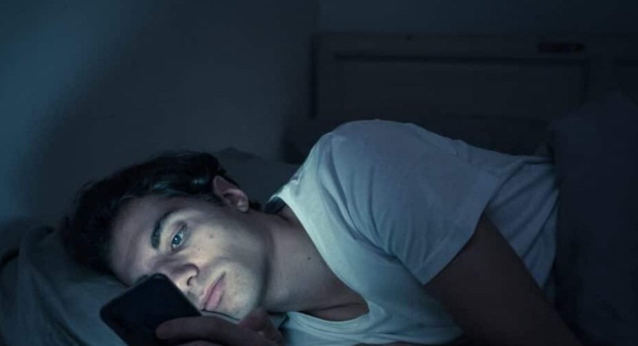 Sleeping Single – Limiting Screen Time for Better Connection