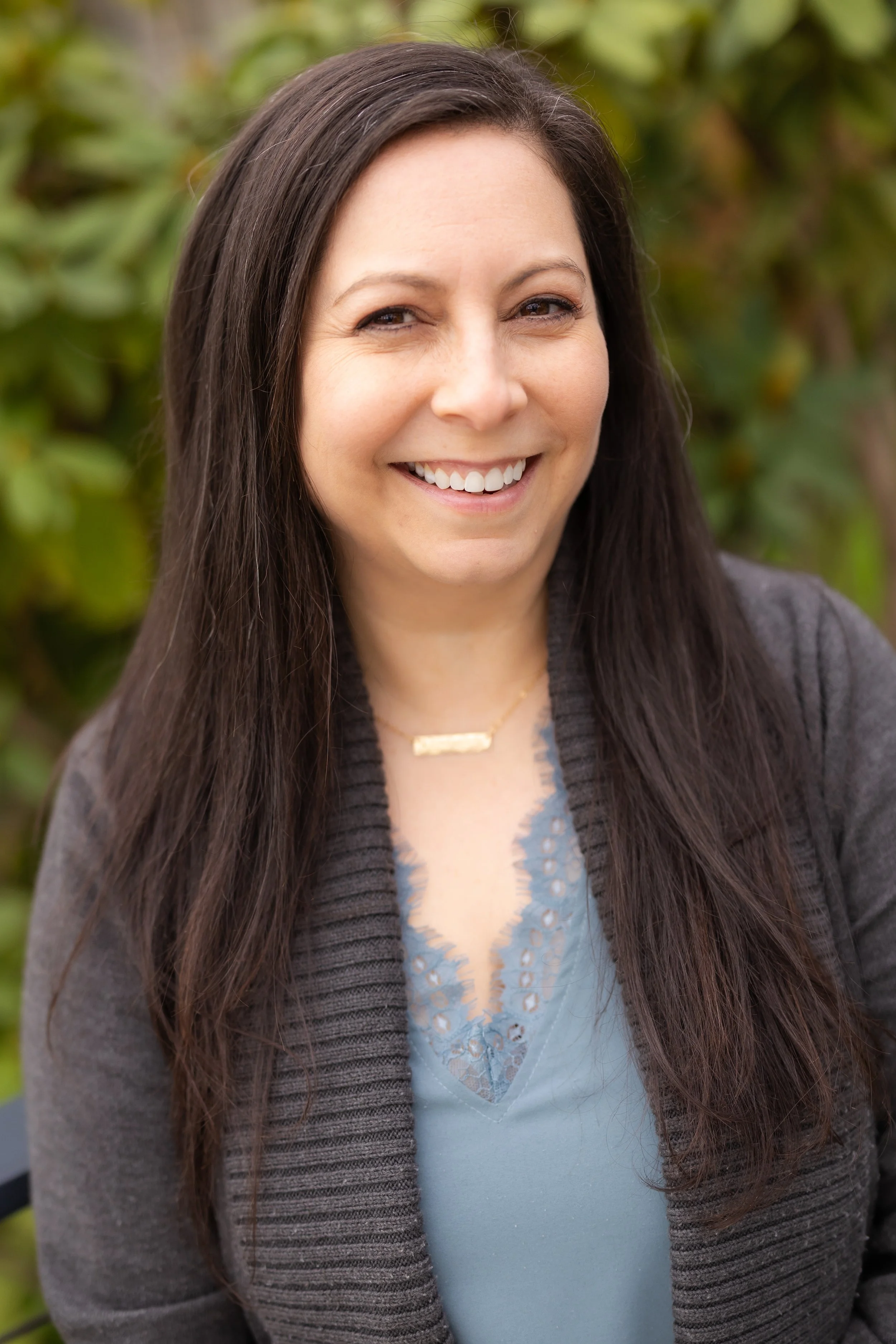 Warm and approachable therapist in Bellevue offering anxiety and depression support.