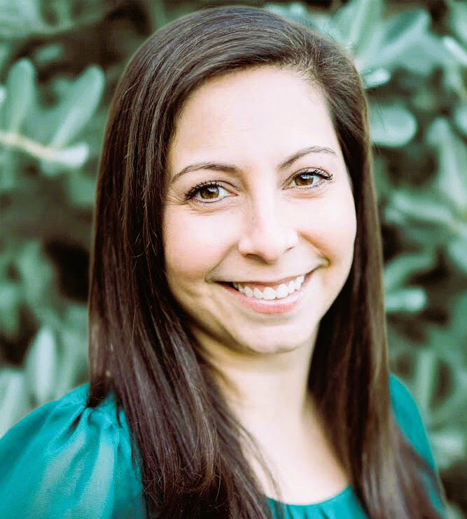 Kira Dorrian Headshot 4golden.png