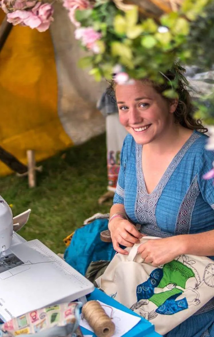 Harriet Riddell: Stitching scenes from life