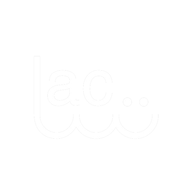 Logo noir et blanc avec les lettres "ac" suivies de deux points au-dessus d'une vague stylisée.