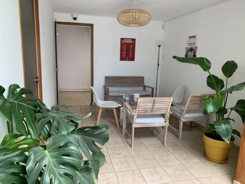 CARNAC - Location BUREAUX individuels à partire de 11 m² env. parking. Réf. 031