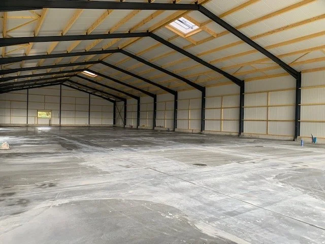 20 mn VANNES/10 mn PLOERMEL LOCAUX D’ACTIVITES NEUFS 920 m², terrain env. 5000 m² - Réf. 157