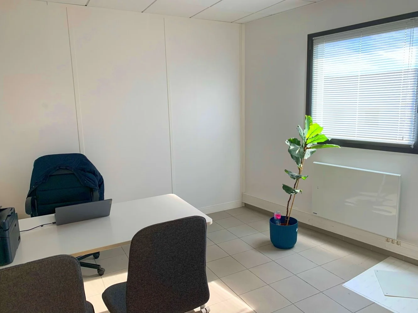 VANNES clinique OCEANE, BUREAUX en TBE 185 m² env. avec parking important - réf. 067