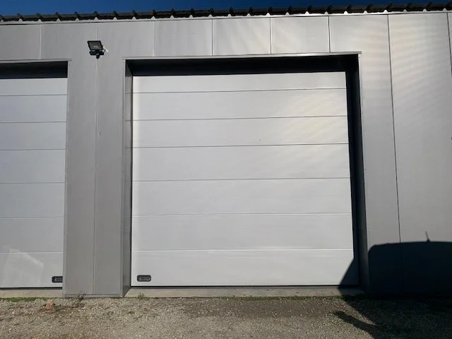 VANNES-Est, cellule de stockage 50 m²  env.  Réf  LA 170
