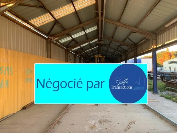 20 mn de VANNES (Secteur nord) , locaux d’activités 1900 m² env. au sol  terrain d’env. 1 Ha - Réf. 147