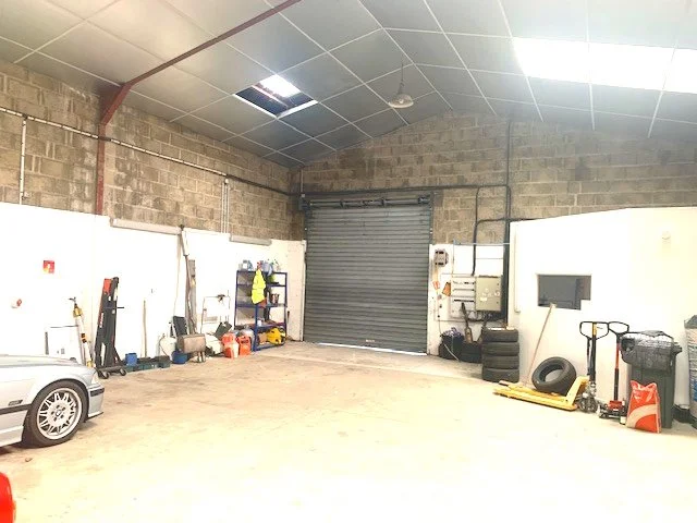 VANNES-Est, cellule de stockage 260 m² env. 