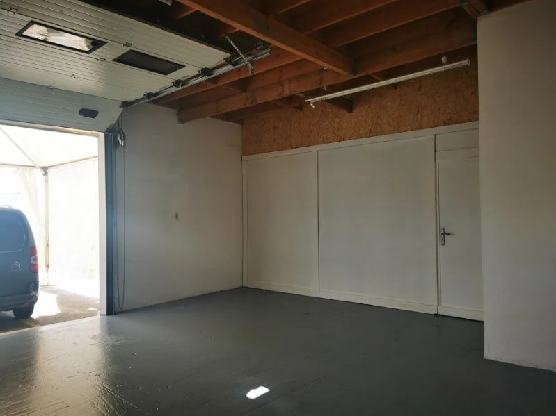 PLOEREN (VANNES-OUEST) - STOCKAGE 70 m² env. 