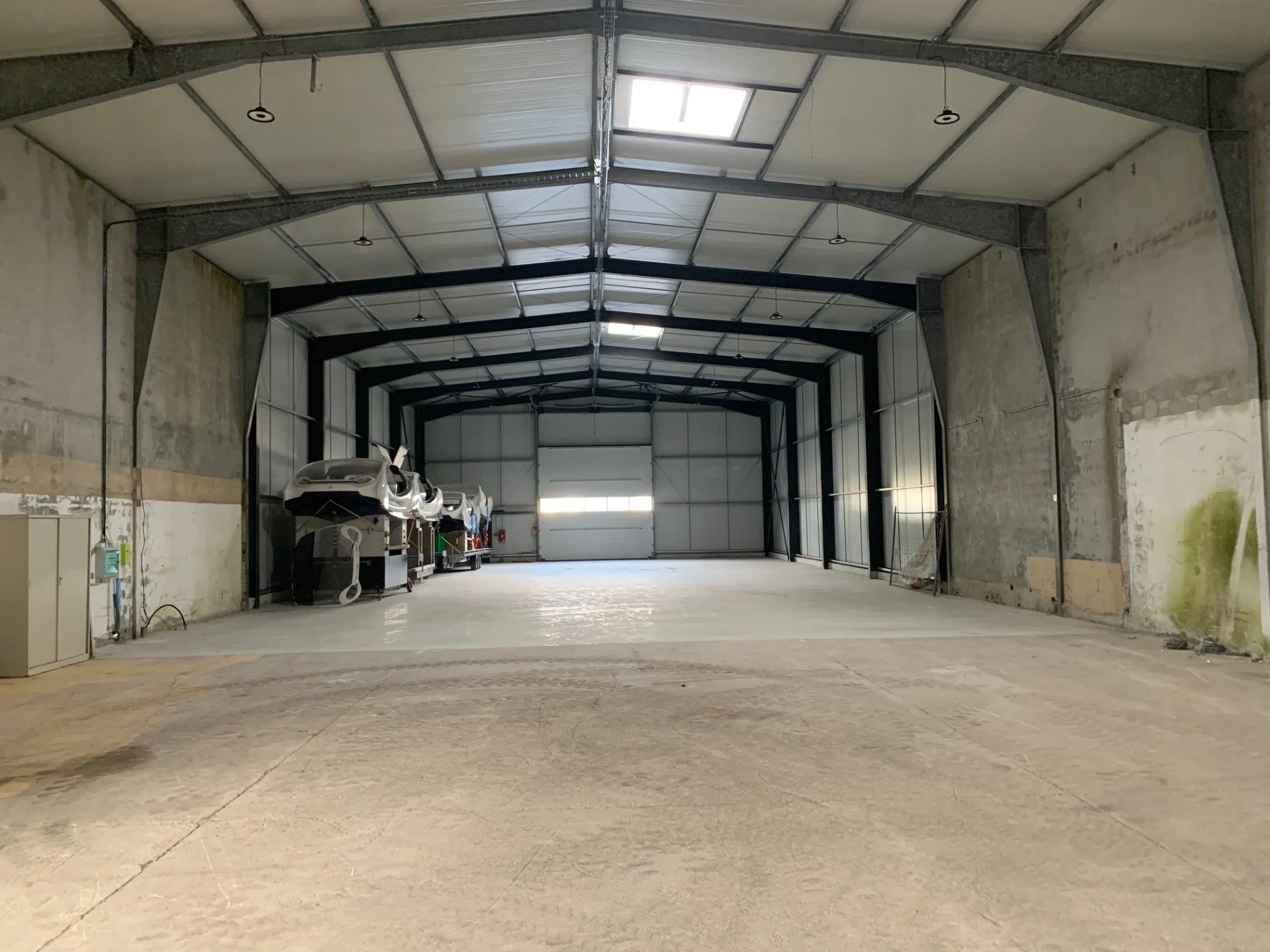 QUESTEMBERT, Cellule de stockage 800 m² env. isolée réf. 204 