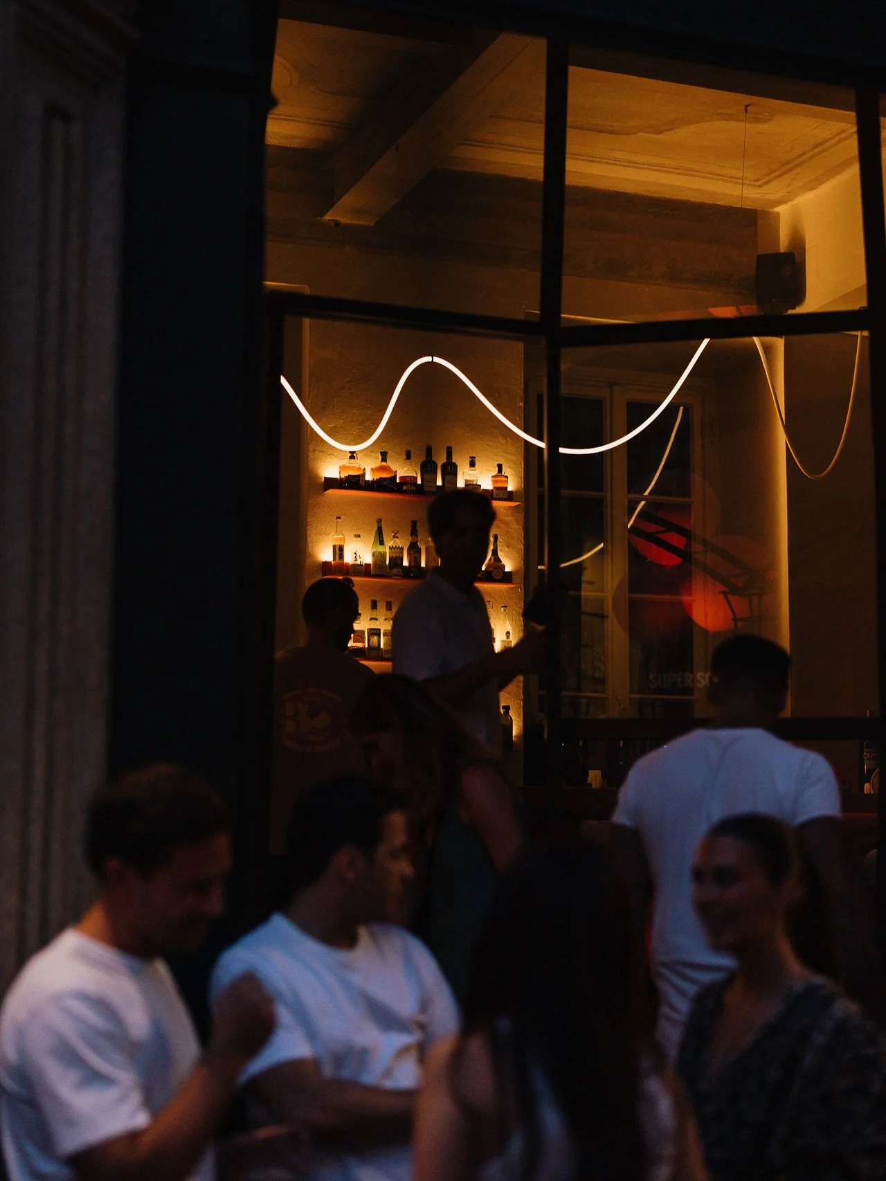 Cuba landed at @super_social_club !
A night powered by @eminenterum with @rumore_milano and @cloakroomcocktaillab behind the counter. 
Loud Cuban beats and cocktails on fire. The vibe? 100% Havana.
#CLCW #CLCW25 #ComoLakeCocktailWeek #Taste #LakeCom