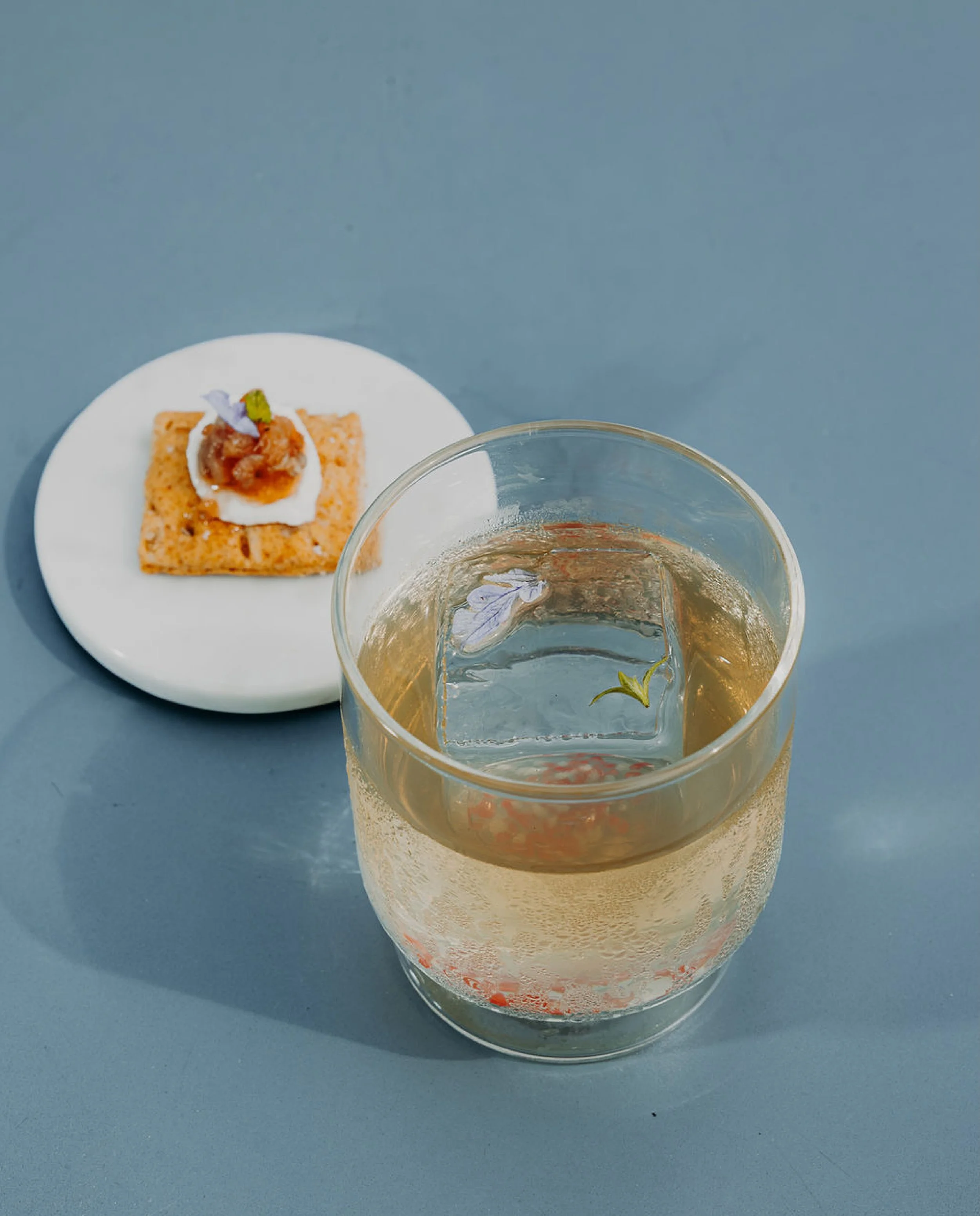 Lucinda made with:

Ardbeg 10 yo infused with coconut butter
Gin Lo Scalo
Redistilled verbena
Verbena water
Caster sugar
Grapefruit bitter

#CLCW26 #ComoLakeCocktailWeek #ComoLake #LoScalo