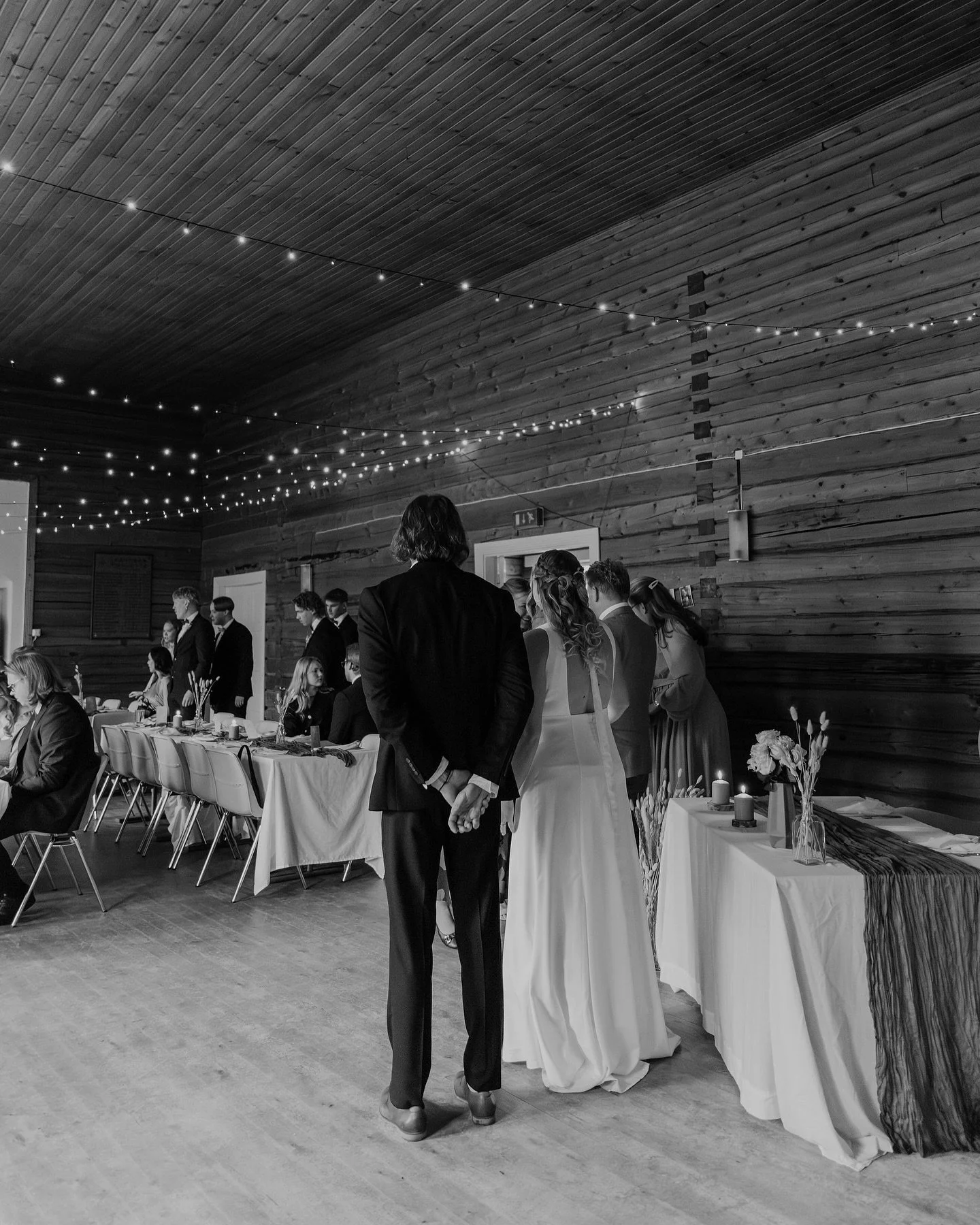 Under the fairy lights ✨

#h&auml;&auml;kuvaus #weddingphotography #documentaryweddingphotography