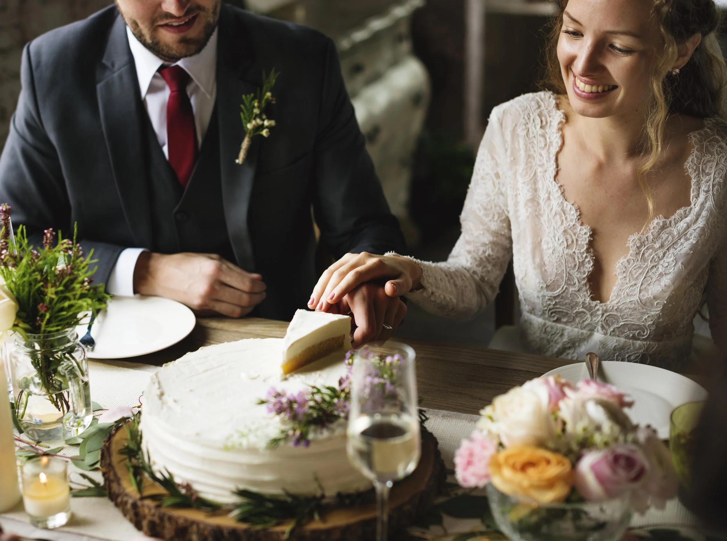 bride-groom-cutting-cake-wedding-reception.jpg