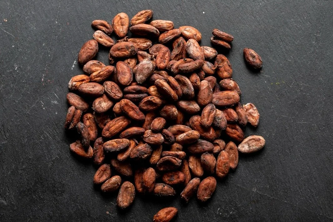 Como entregar a cremosidade do chocolate ao leite sem derivados de origem animal, sem aditivos e com ingredientes de origem brasileira?

A resposta passou pela castanha de caju.

Incorporada diretamente &agrave; massa, a castanha confere corpo e crem