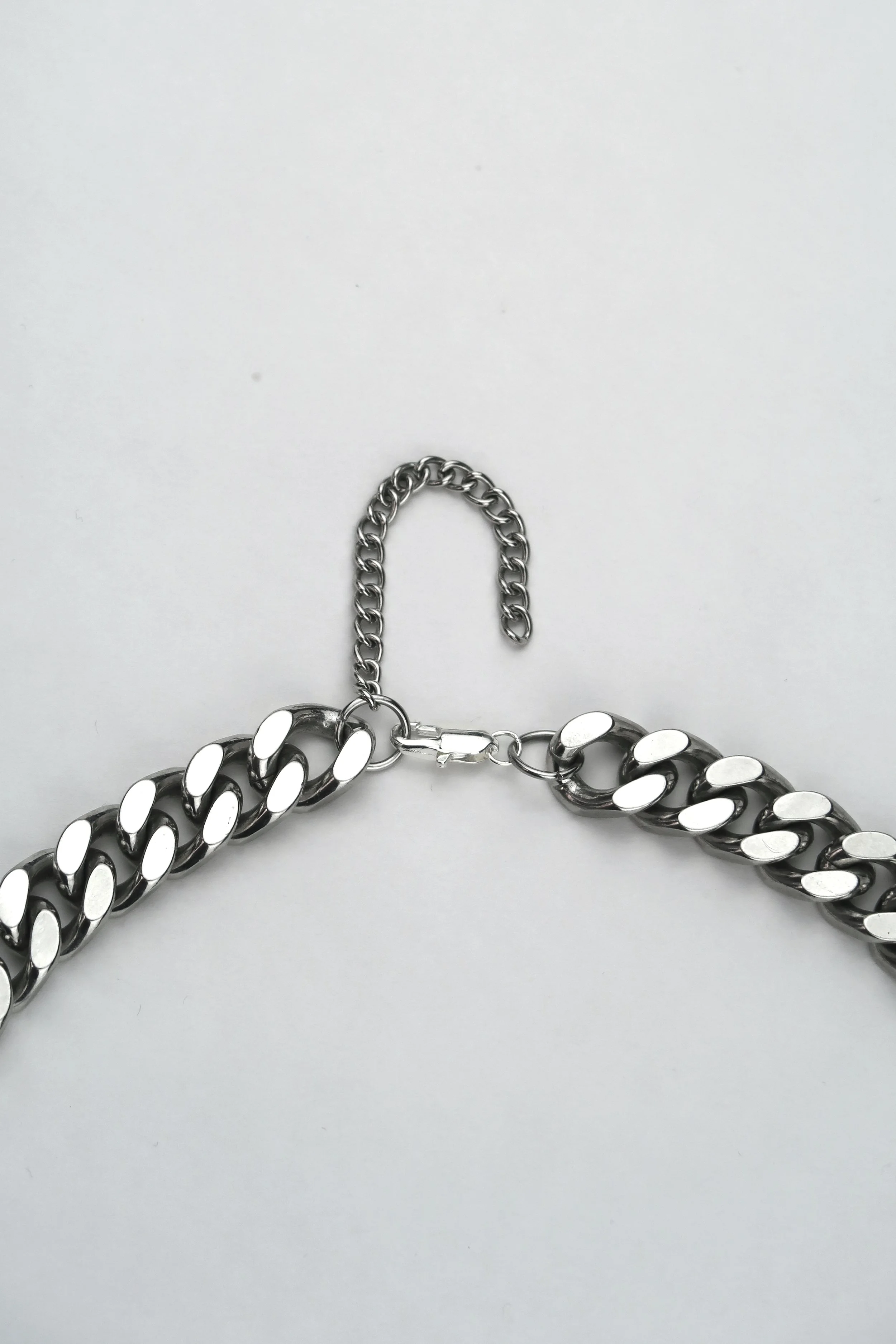 COLLIER CHARMS DETAIL.jpg