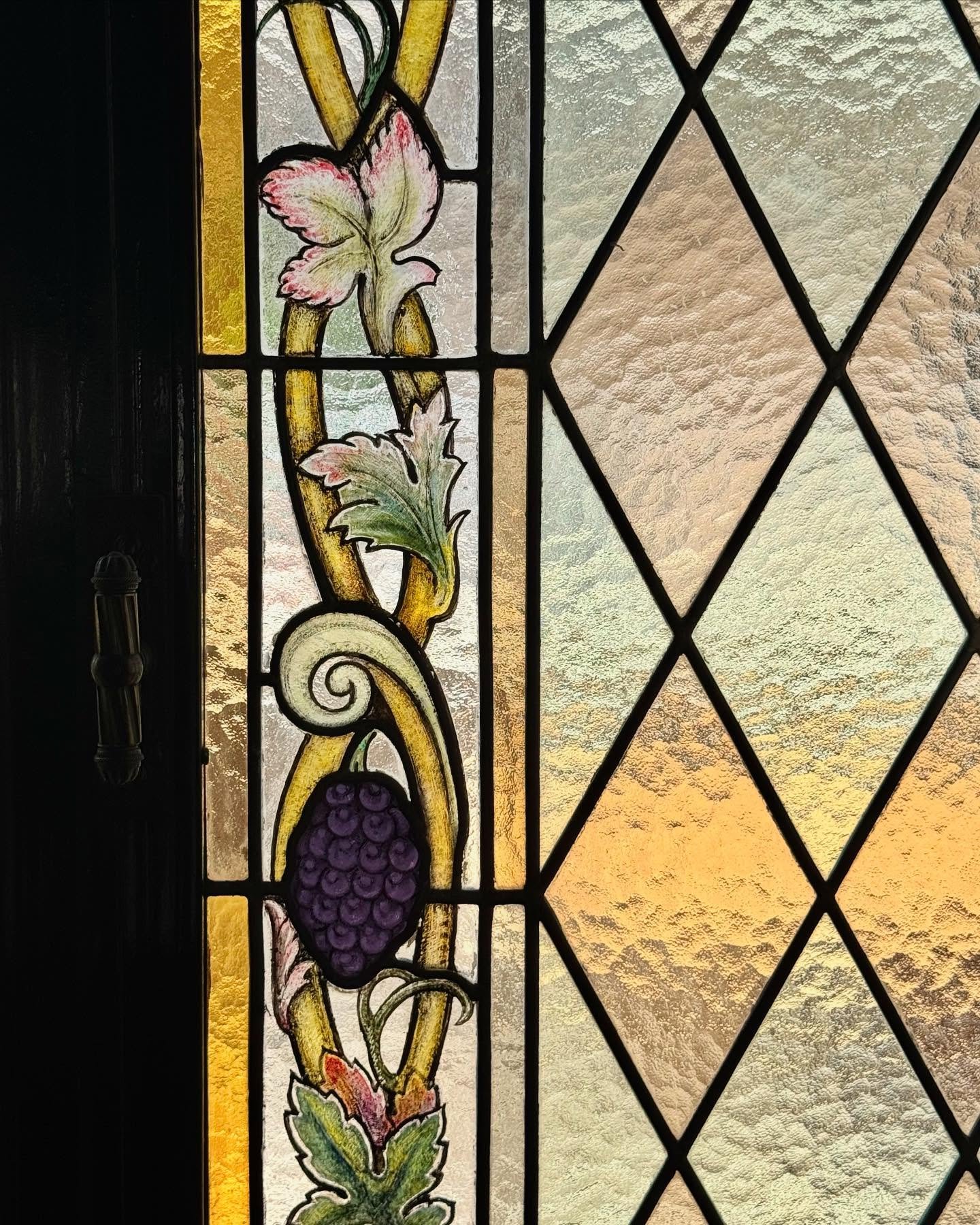 For sale: Penthouse maisonette of 277 sqm in Kato Patissia, located on the 3rd and 4th floors of a 1968 building, with a 22 sqm rooftop room and a large private terrace. It features a spacious living room, reception area, second sitting room, cloakro