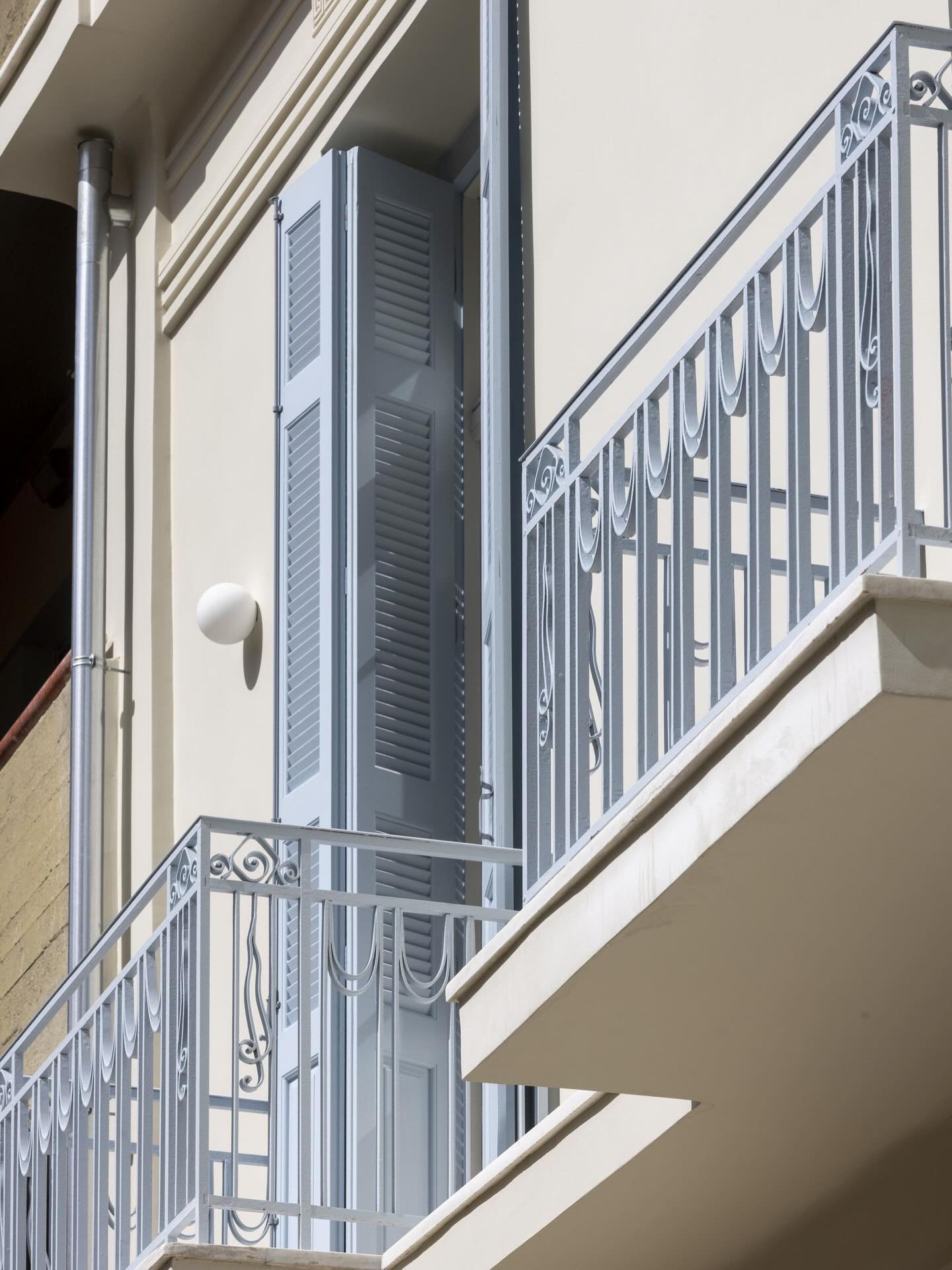 For sale: A restored 1930s detached house in Kolonos, fully renovated in 2025. Total area: 200sqm on a 140sqm plot. The property is divided into two independent levels connected by an outdoor staircase.

&bull; Ground floor: 105sqm with 2 bedrooms, 2