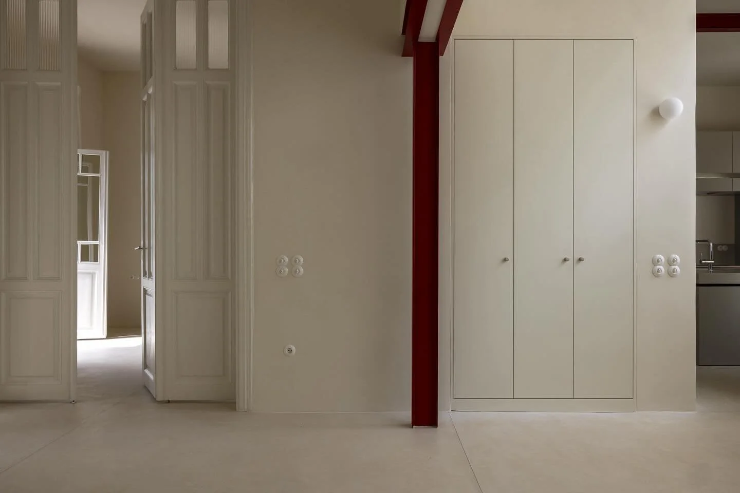 For sale: A restored 1930s detached house in Kolonos, fully renovated in 2025. Total area: 200sqm on a 140sqm plot. The property is divided into two independent levels connected by an outdoor staircase.

&bull; Ground floor: 105sqm with 2 bedrooms, 2