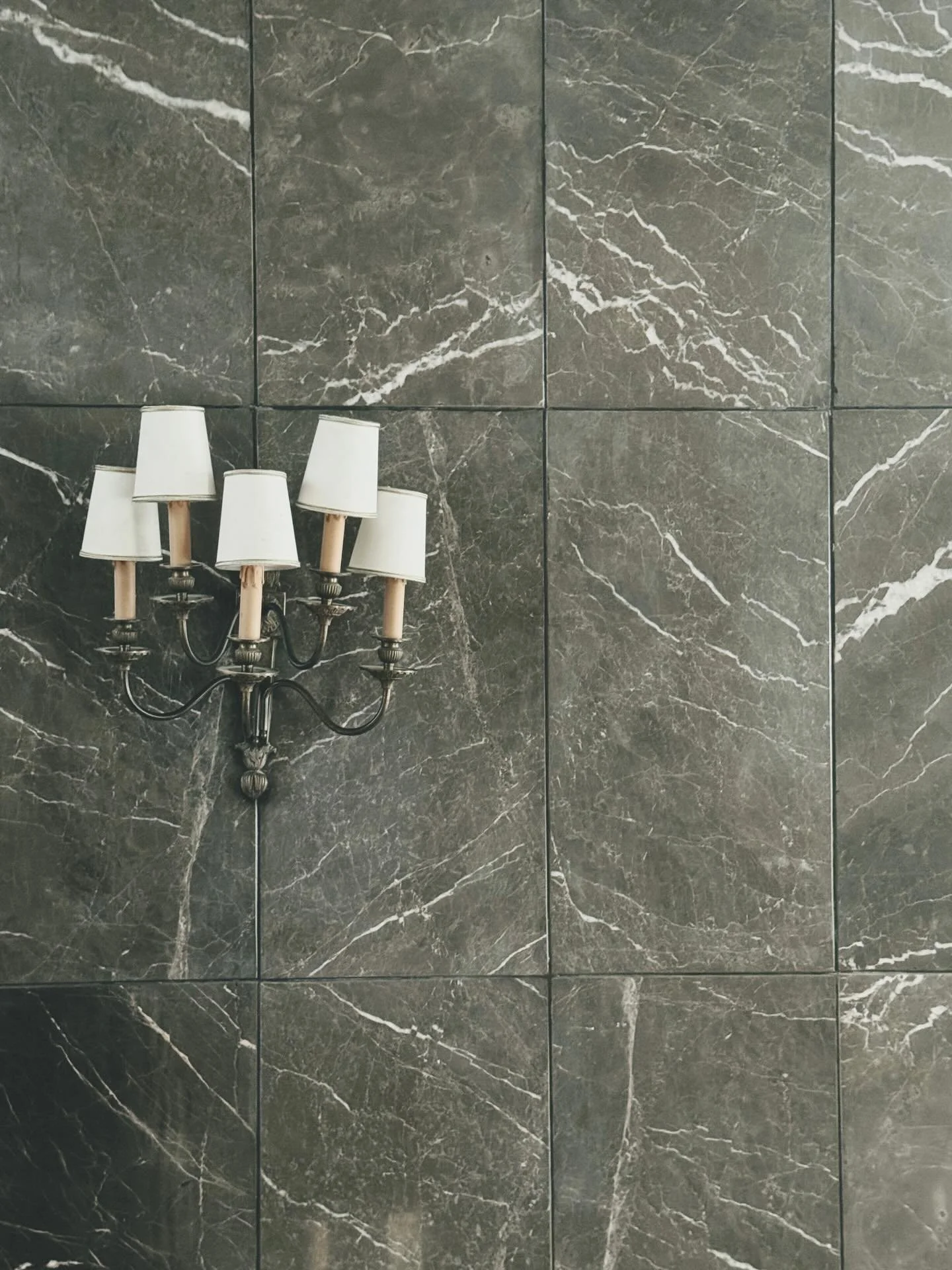 For sale: 170 sqm apartment located in Kolonaki. 6th floor, corner and bright. Built circa 1973, designed by architect Nikos Mikelis. It features 2 bedrooms, 1 staff room with private bathroom, 1 main bathroom, 1 WC, a large living room with an offic