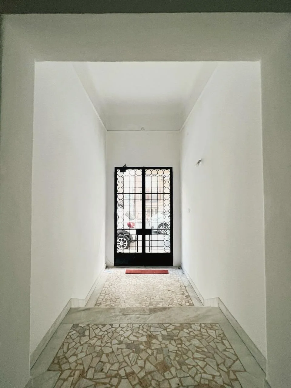 For sale: Two-level detached building in Exarchia with independent semi-basement, total area 372 sqm. Roof terrace 141 sqm. Fully renovated in 2025. Layout allows use as single residence, two autonomous units, office/commercial use, or mixed-use with