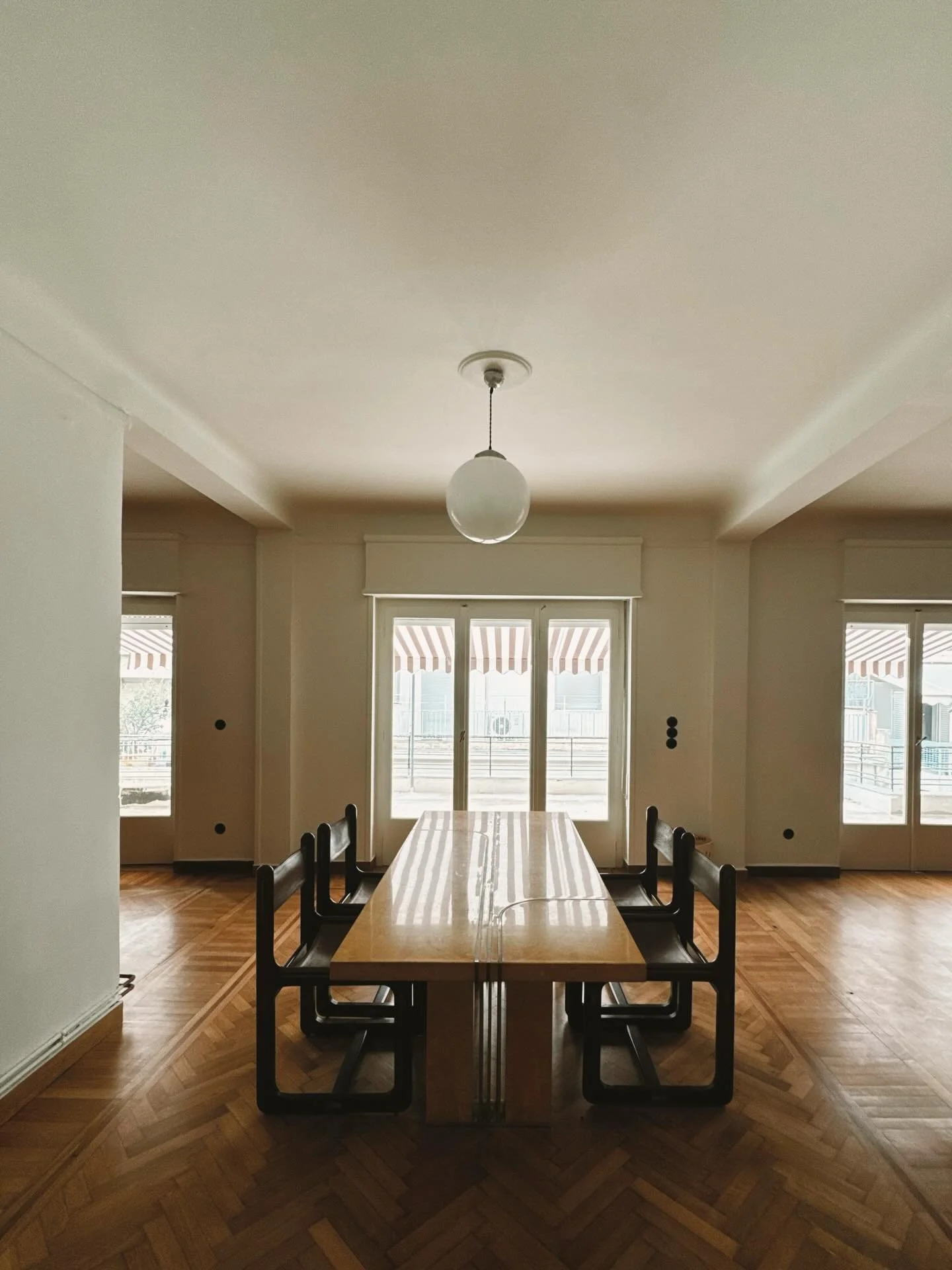 For rent: 3rd floor - 135 sqm apartment with an approximately 35 sqm terrace, located in Exarchia, 300 meters from Kallidromiou, in a building originally constructed in 1938 with preserved Art Deco elements. Renovated in 2025, with many original feat